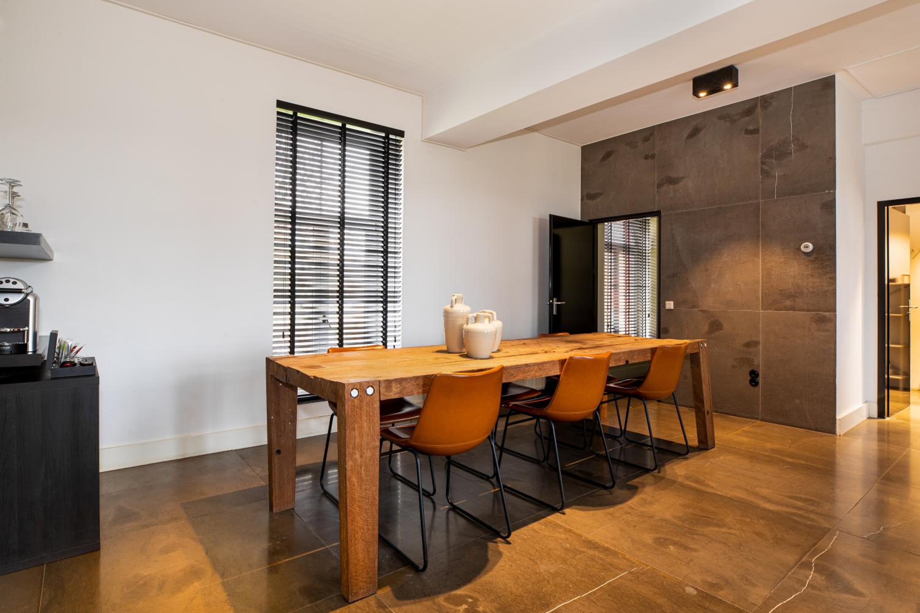 Apartment with bath and shower in coach house 2-6p. - Photo 10