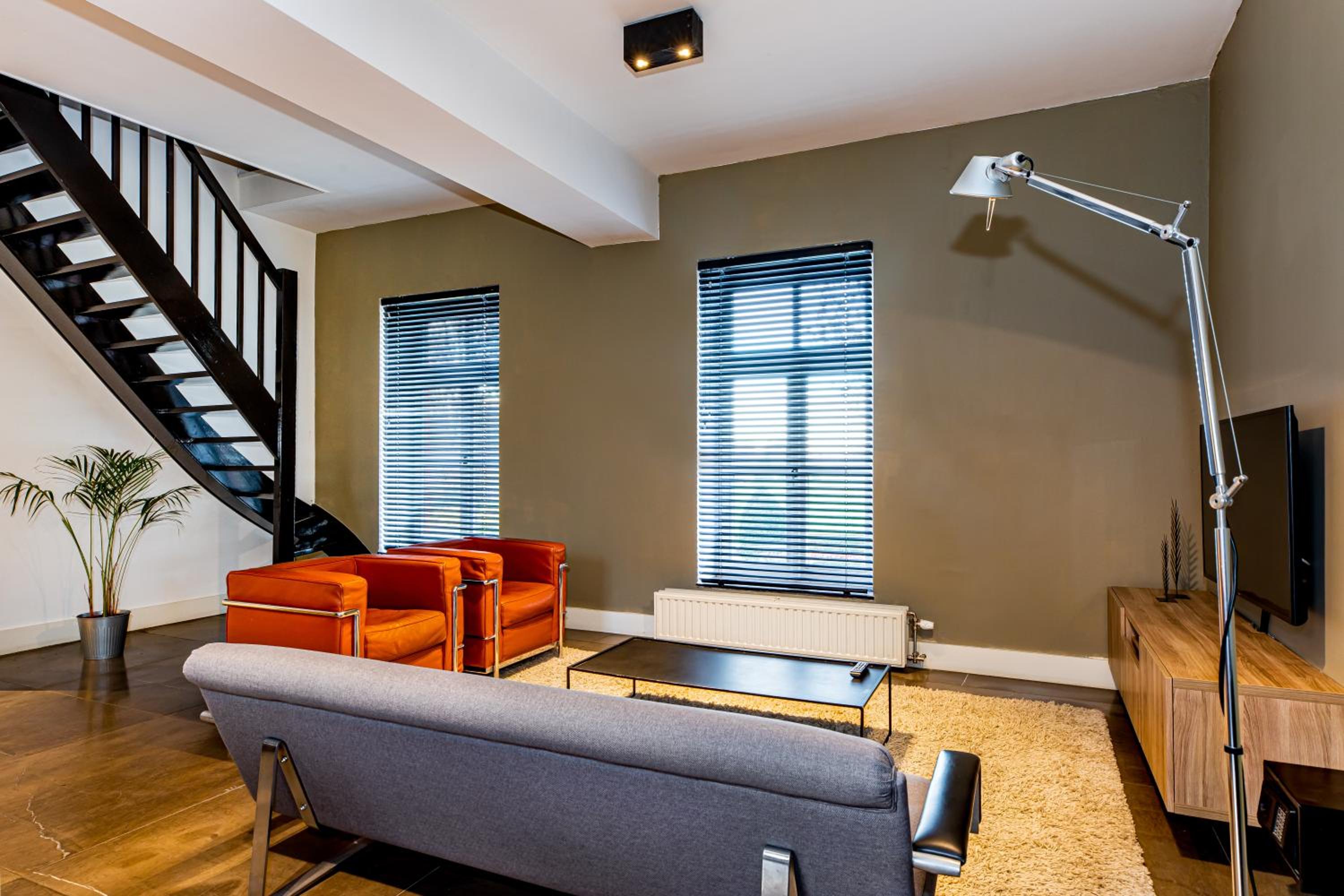Apartment with bath and shower in coach house 2-6p. - Photo 9