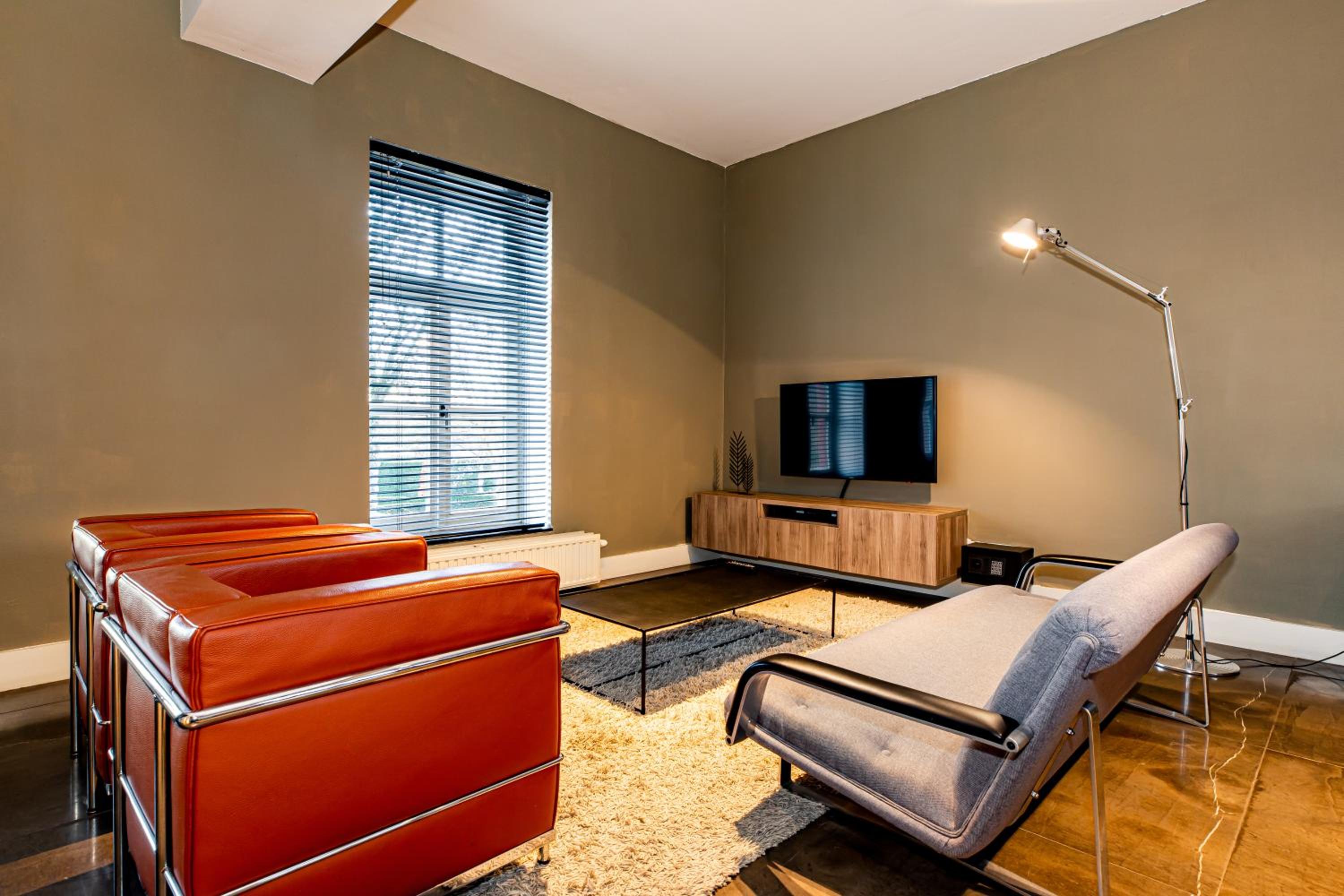 Apartment with bath and shower in coach house 2-6p. - Photo 1