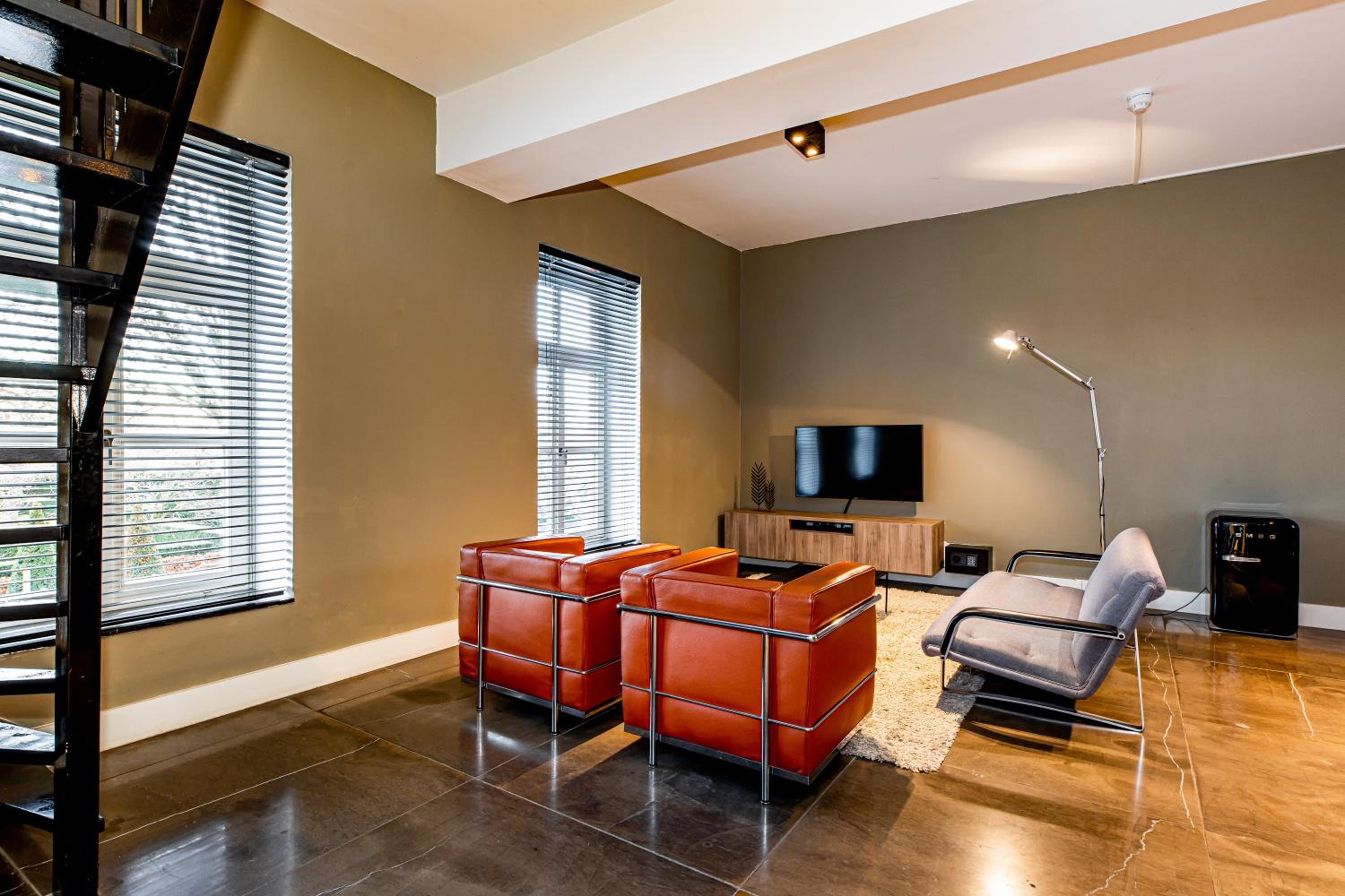 Apartment with bath and shower in coach house 2-6p. - Photo 2
