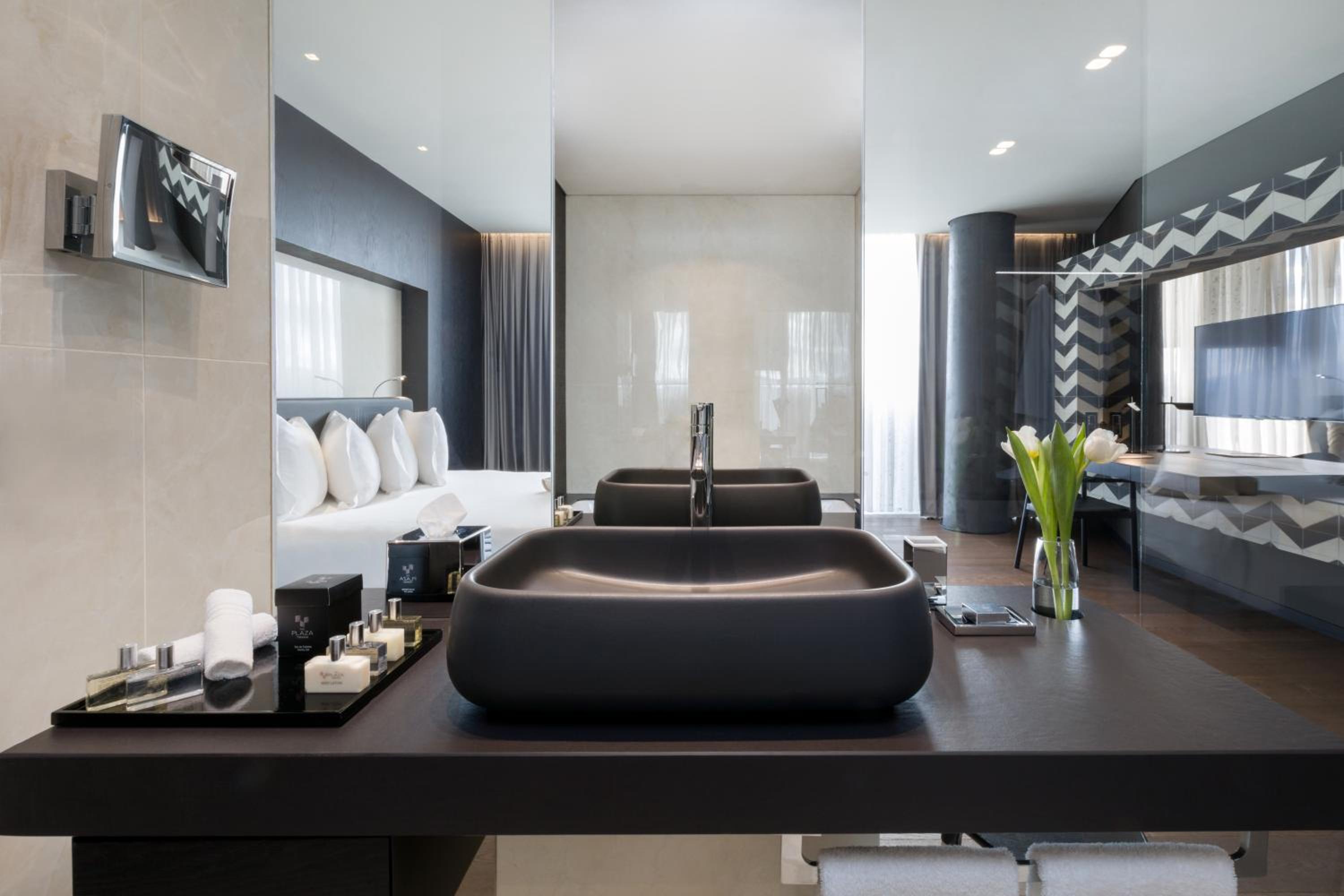 Superior Double or Twin Room with City View photo 2