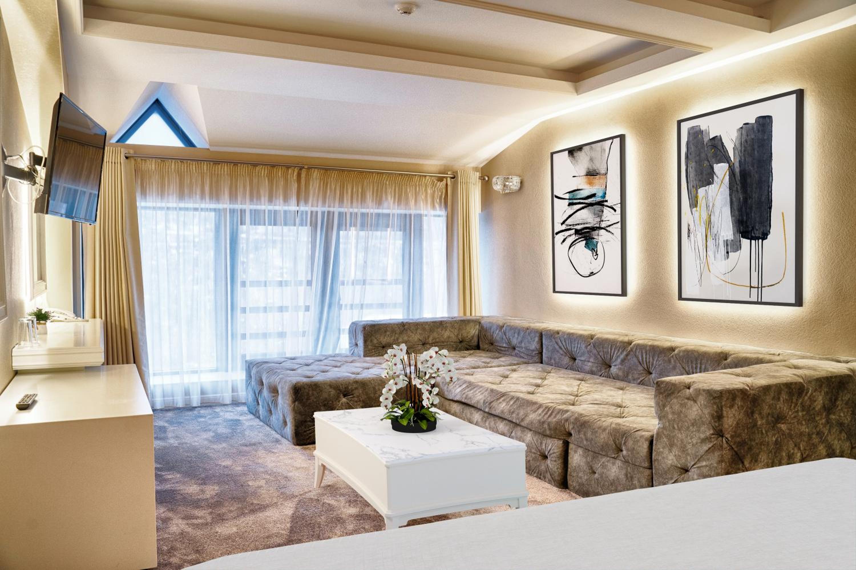 Deluxe Two-Bedroom Apartment with Tsarevets view - Free Spa Access photo 2
