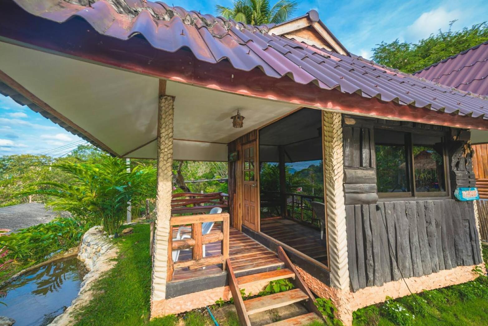 Deluxe Double Room with Balcony - Photo 16