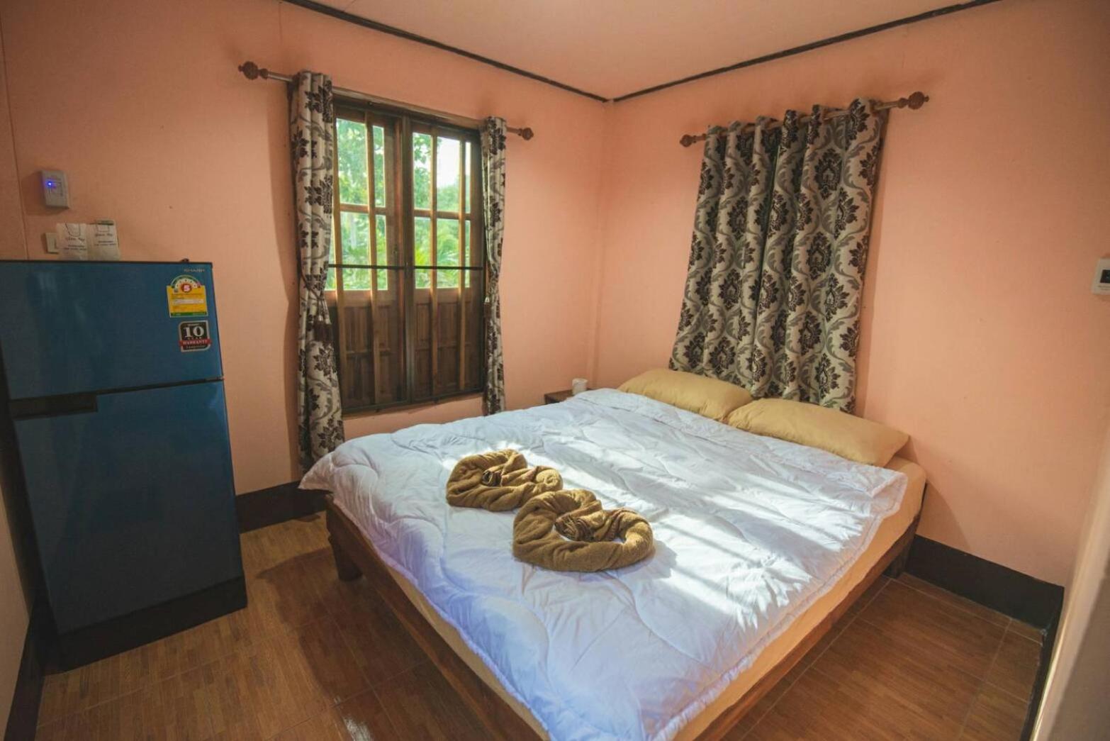 Deluxe Room (2 Adults + 1 Child) - Photo 22