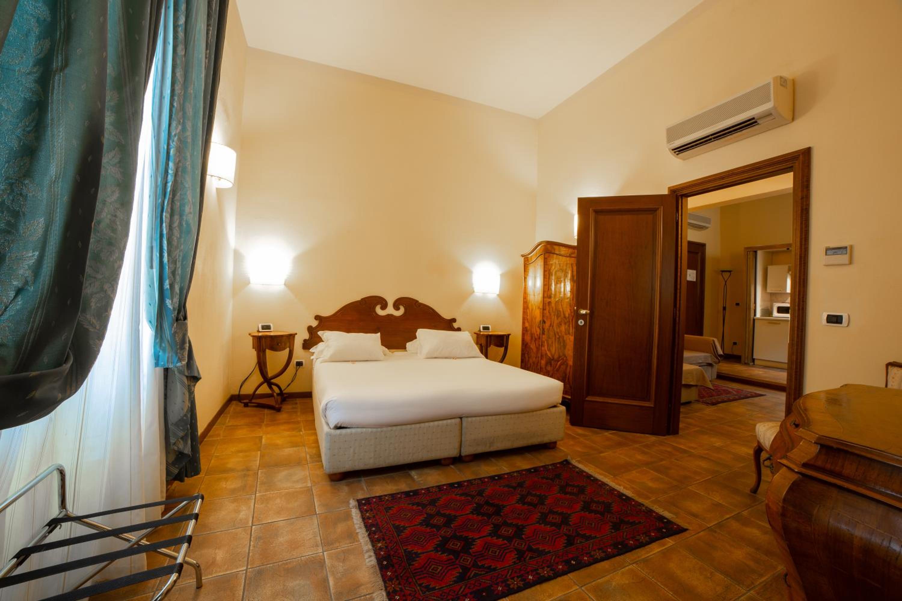 Superior King Room photo 3