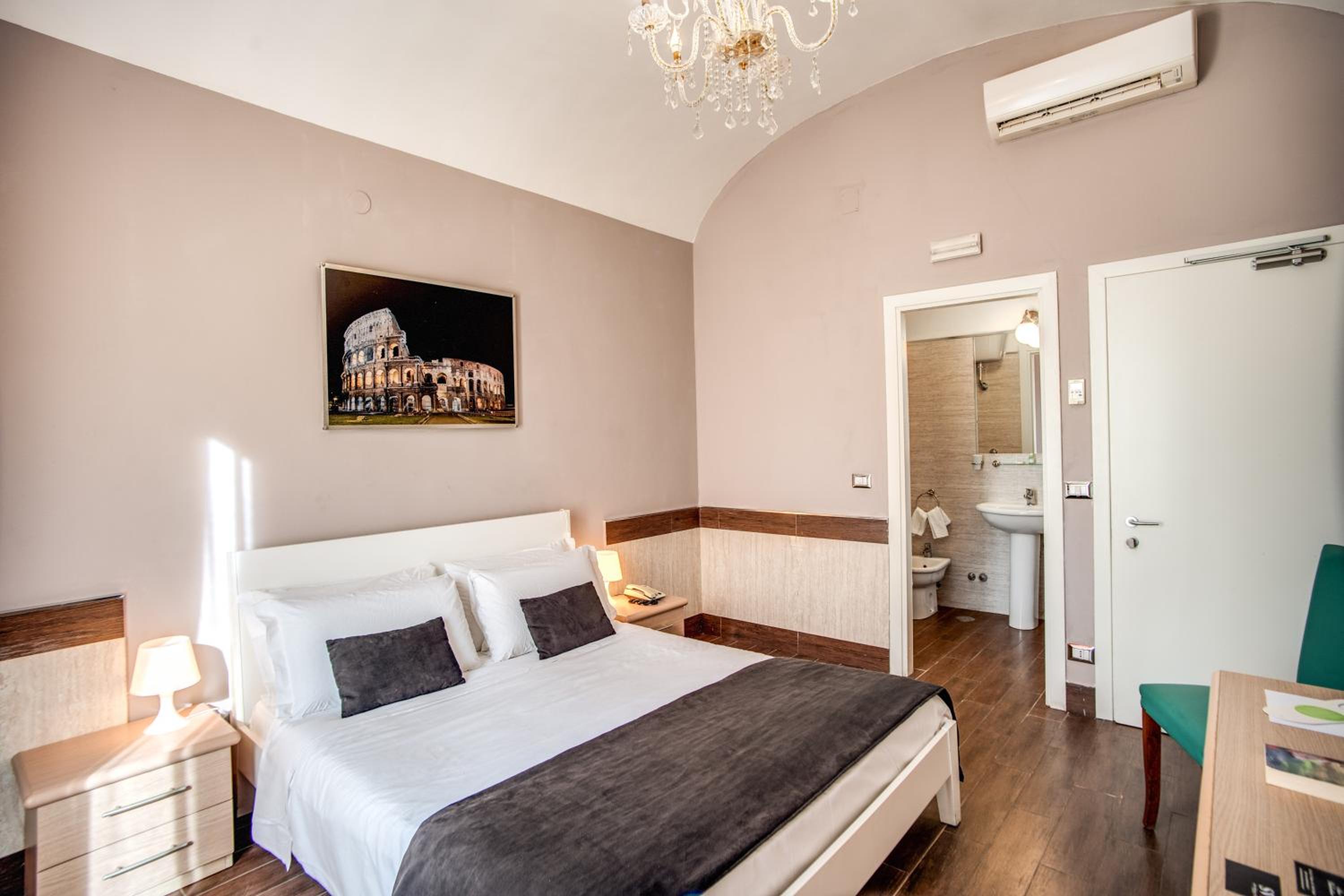 Double Room thumbnail 5