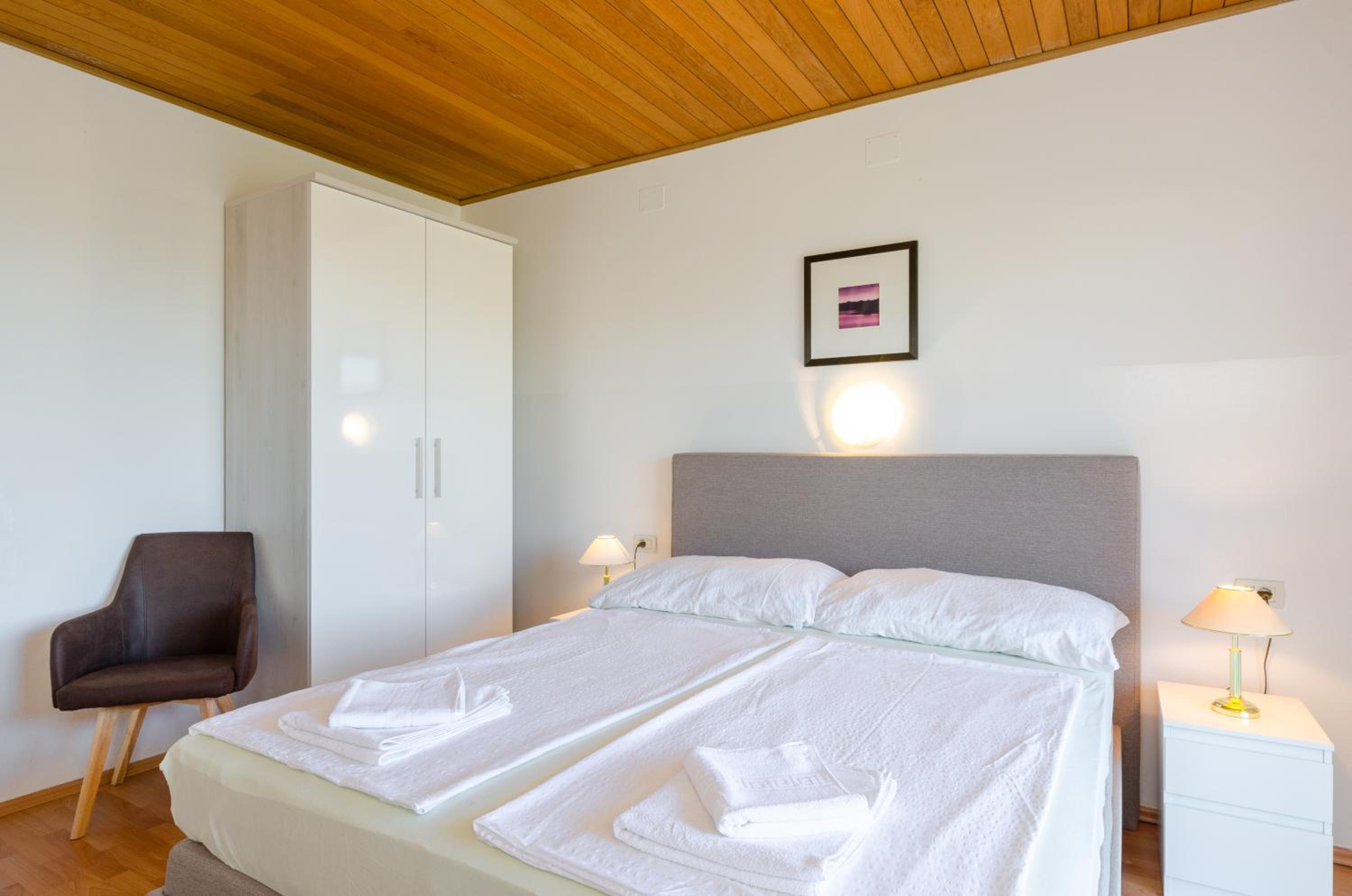 Double Room with Balcony - Photo 4