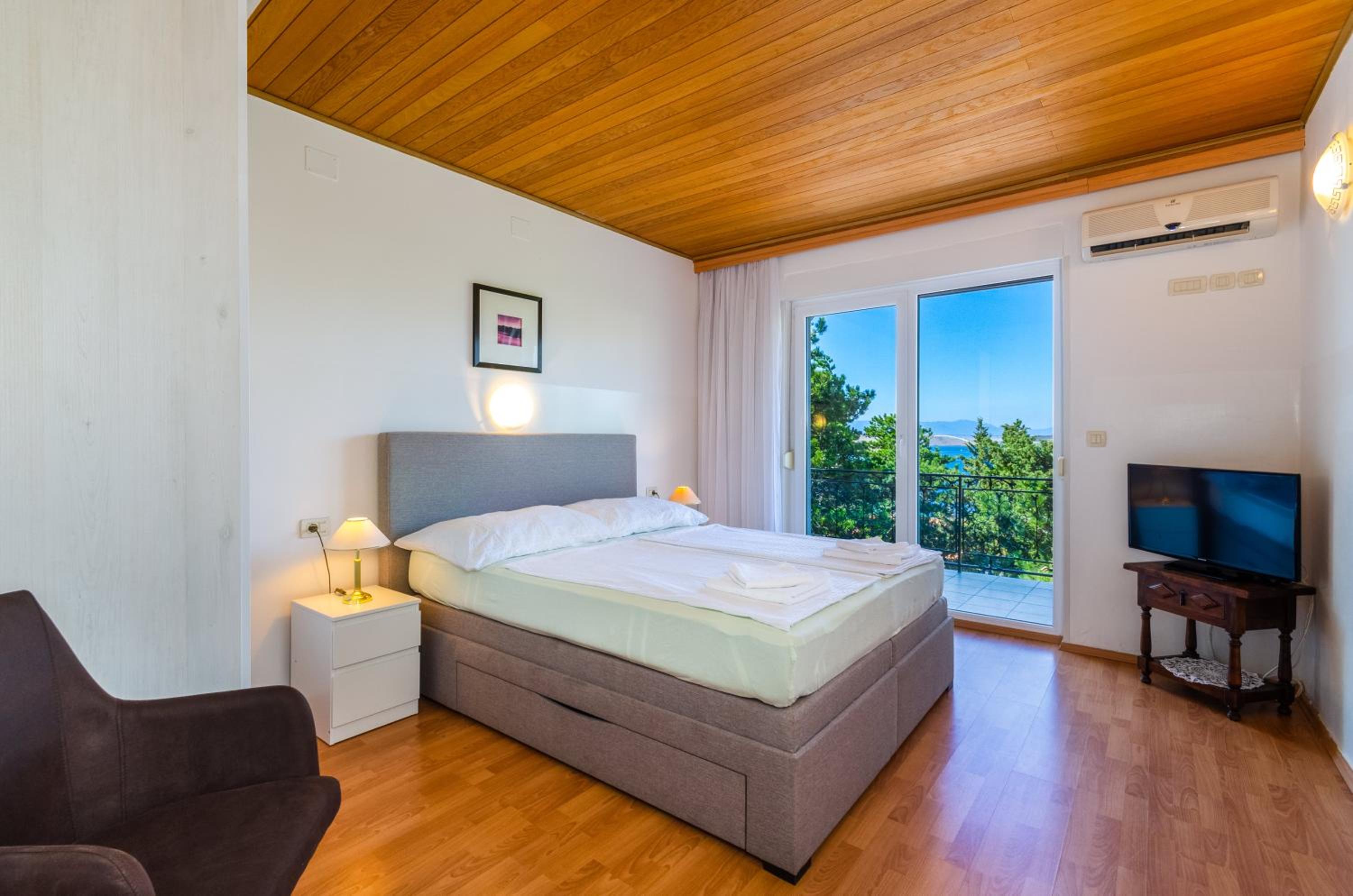 Double Room with Balcony - Photo 1