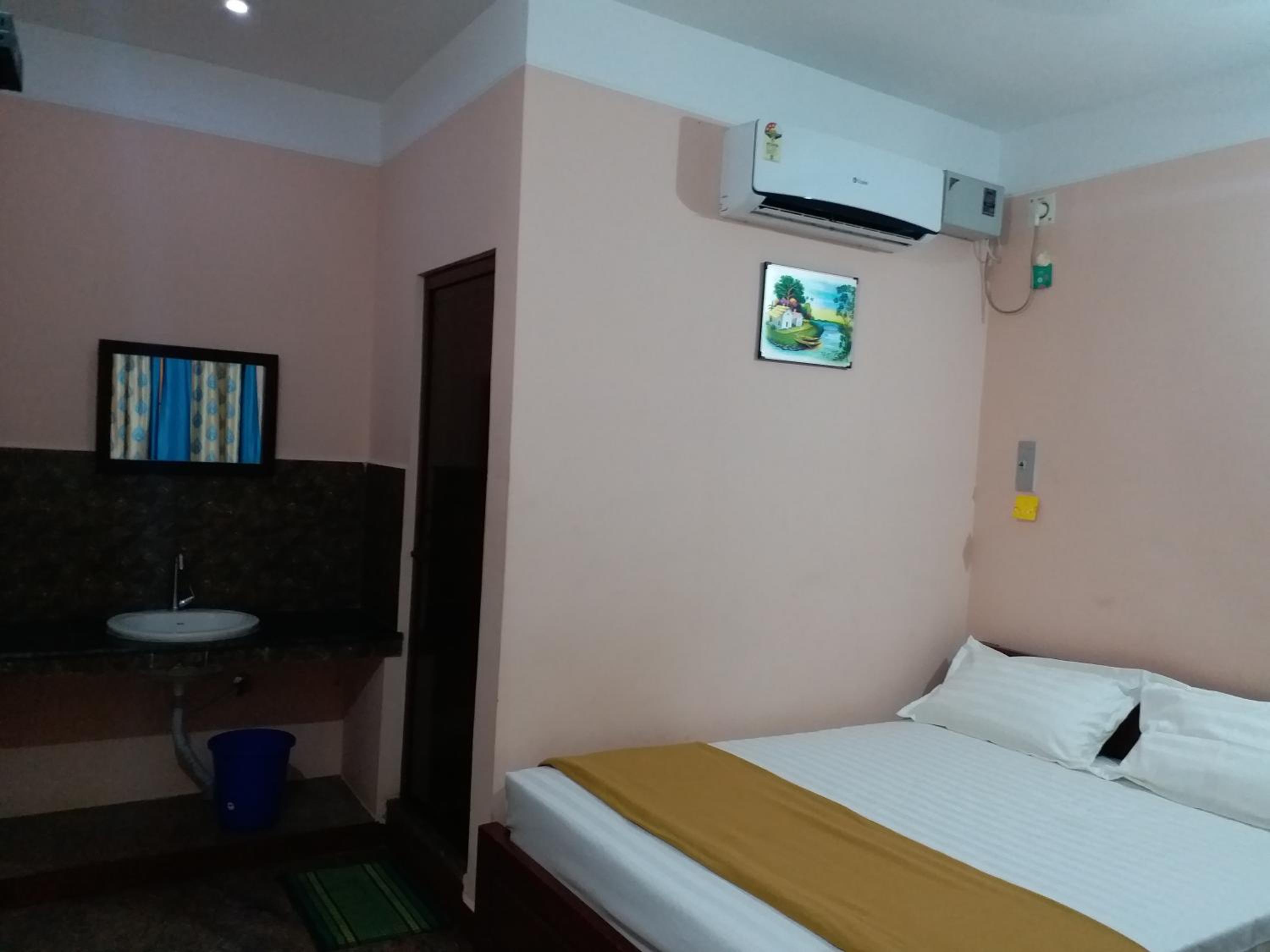 Basic Triple Room