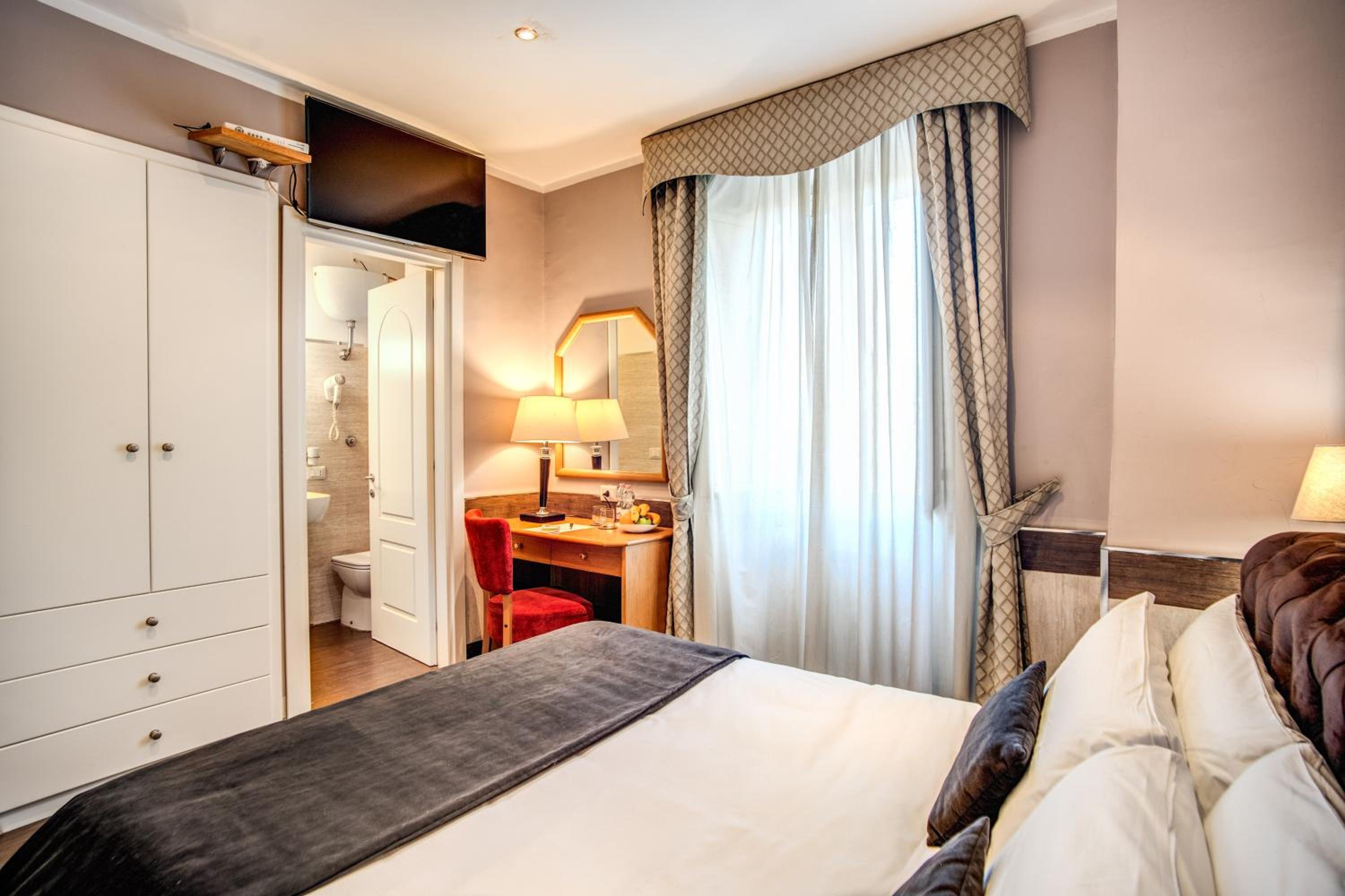 Single Room thumbnail 6