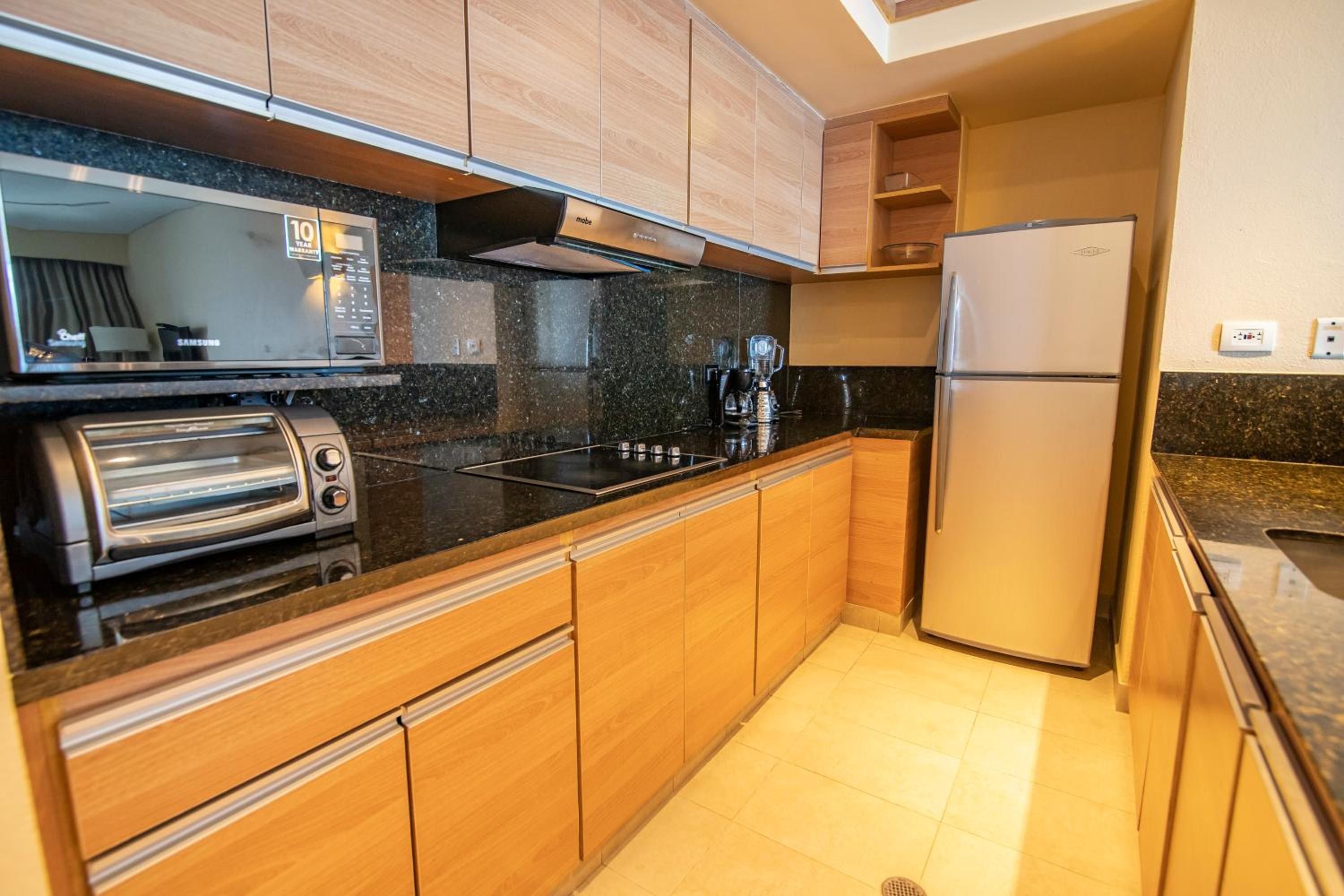 Deluxe Suite - Photo 7