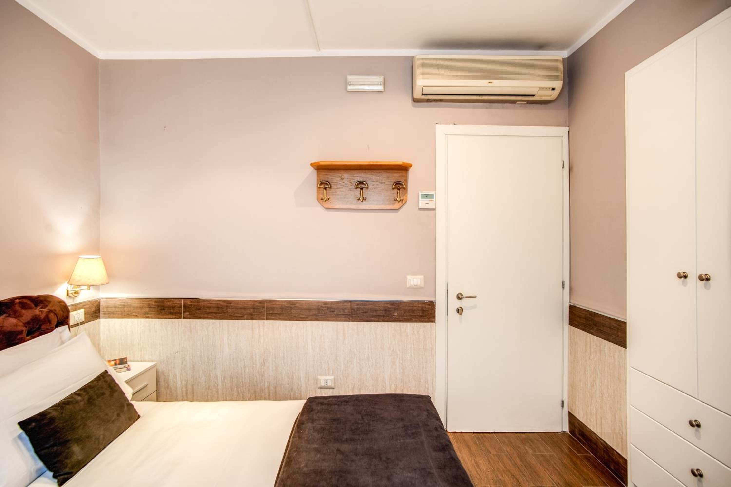 Economy Double Room thumbnail 5