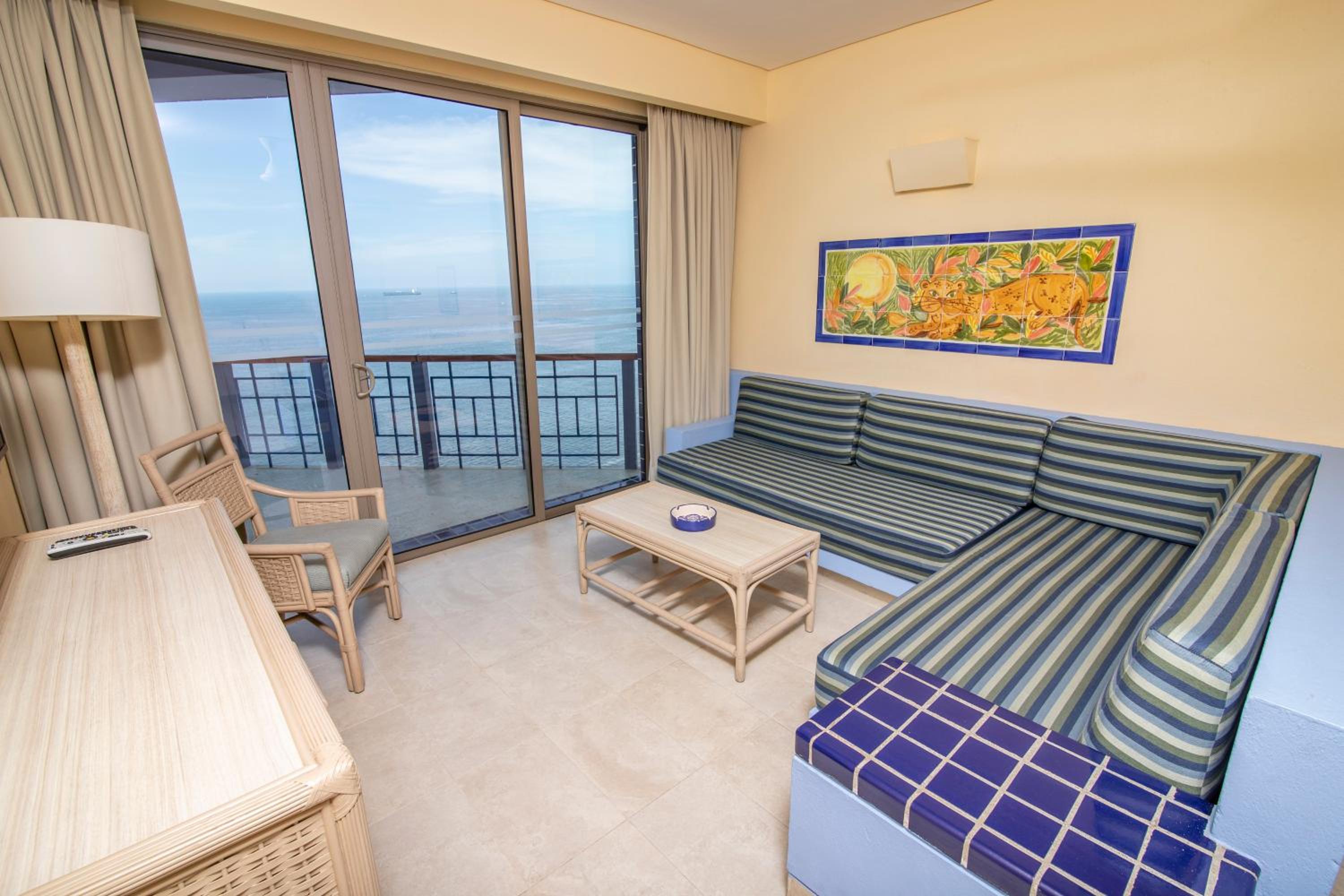 Deluxe Suite - Photo 3