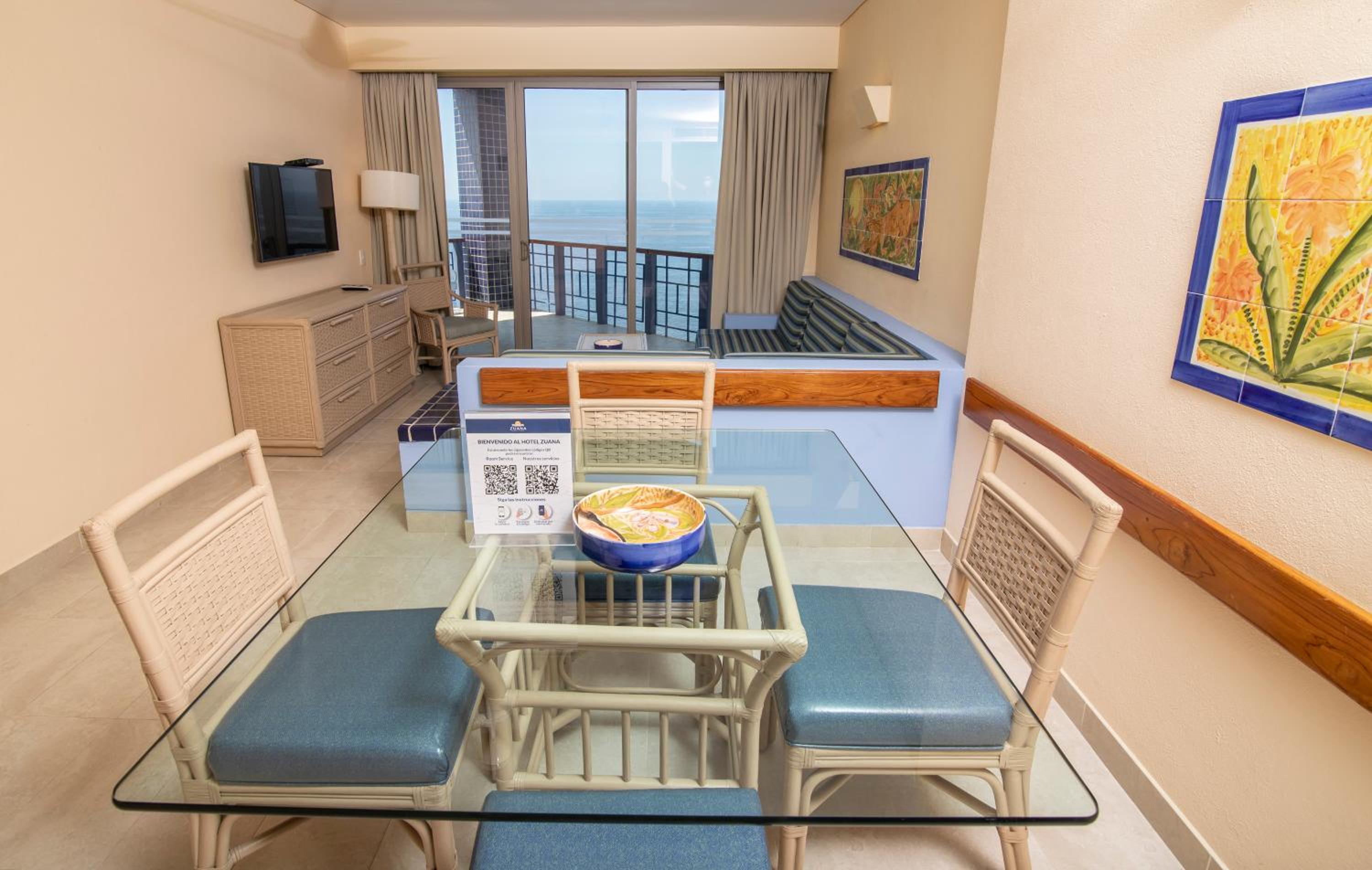 Deluxe Suite - Photo 2