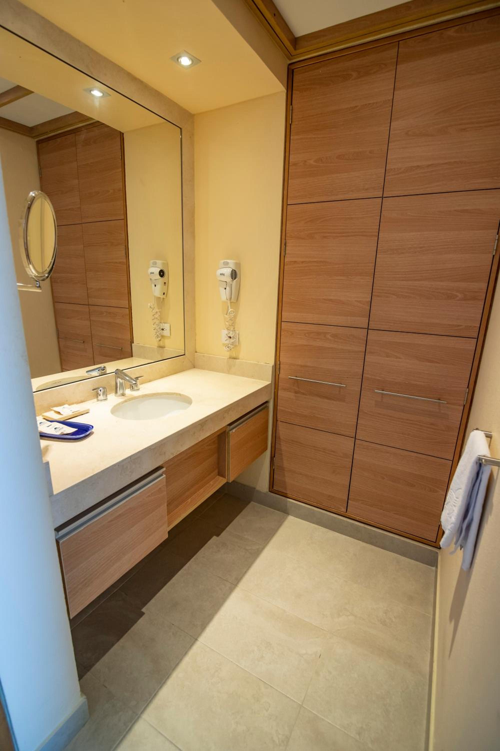 Deluxe Suite - Photo 4