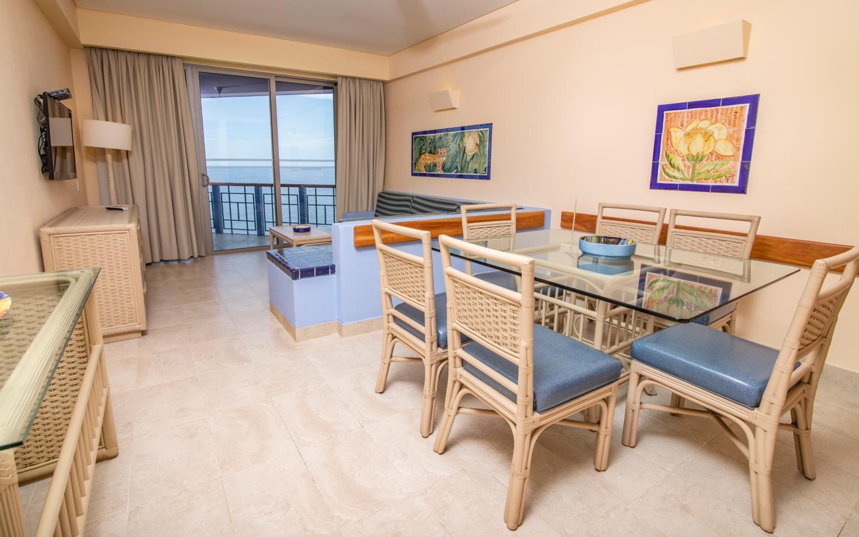 Deluxe Suite - Photo 11