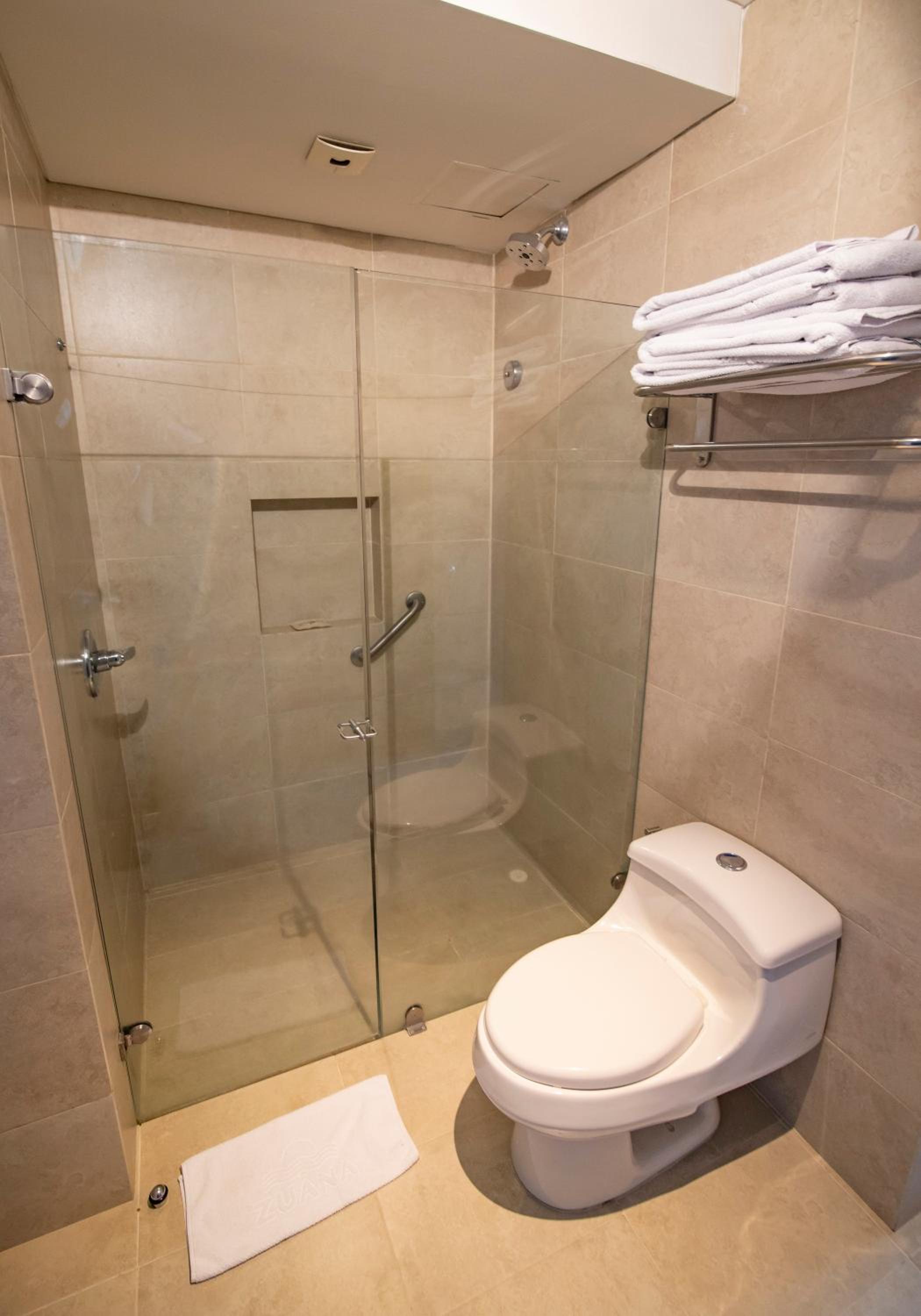 Deluxe Suite - Photo 10