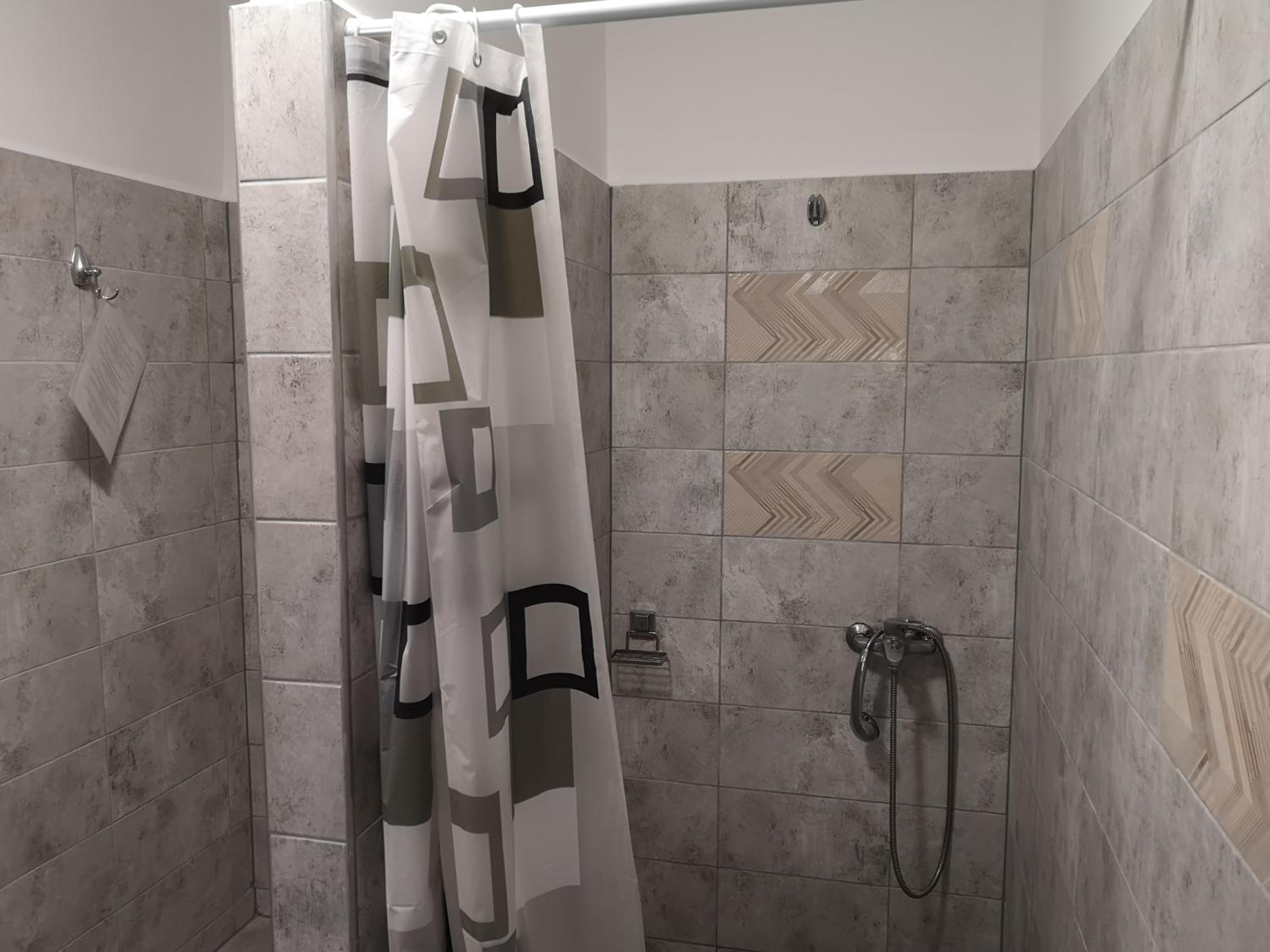 Triple Room - Photo 9