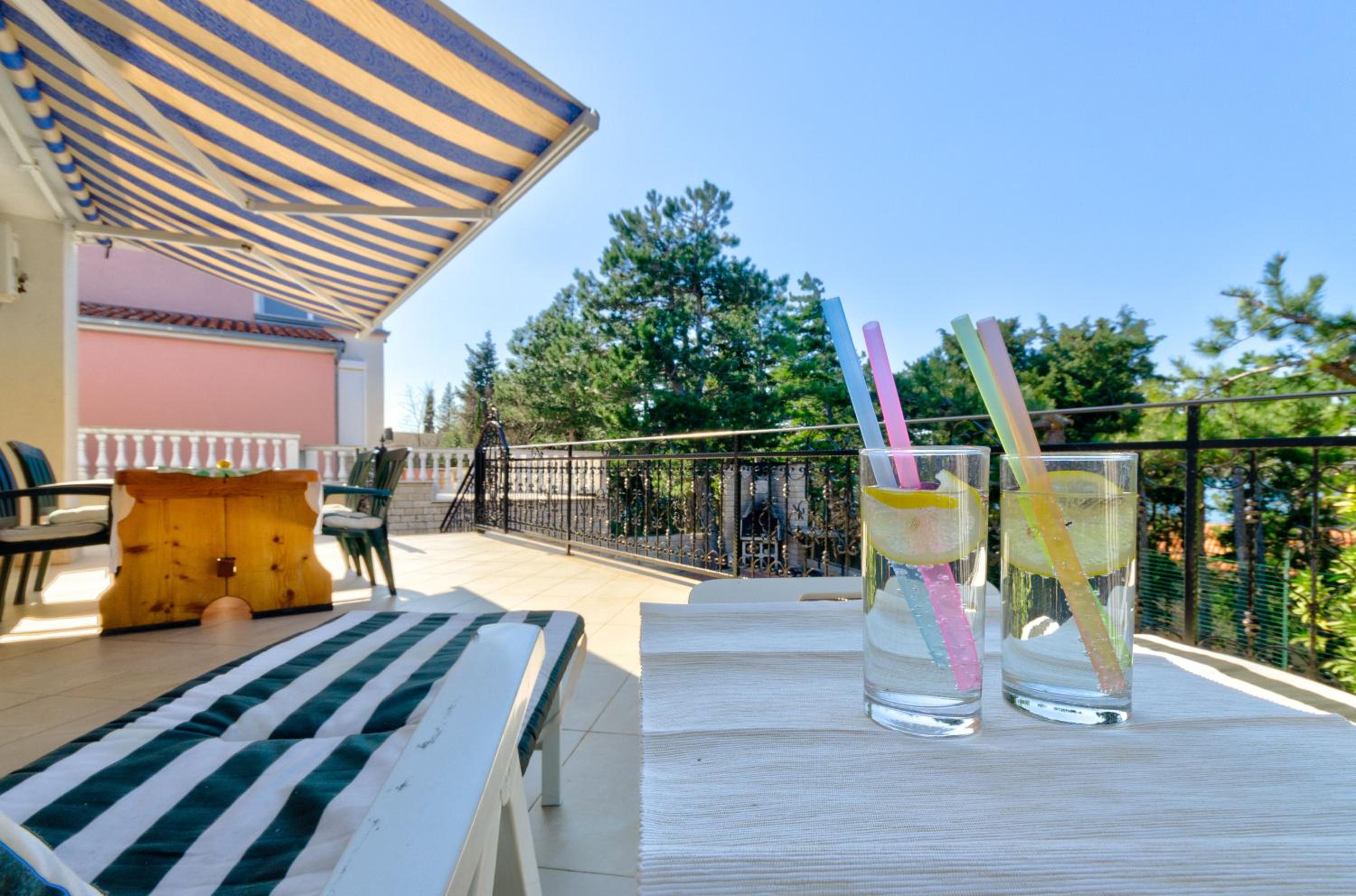 Apartment with Terrace - Photo 5