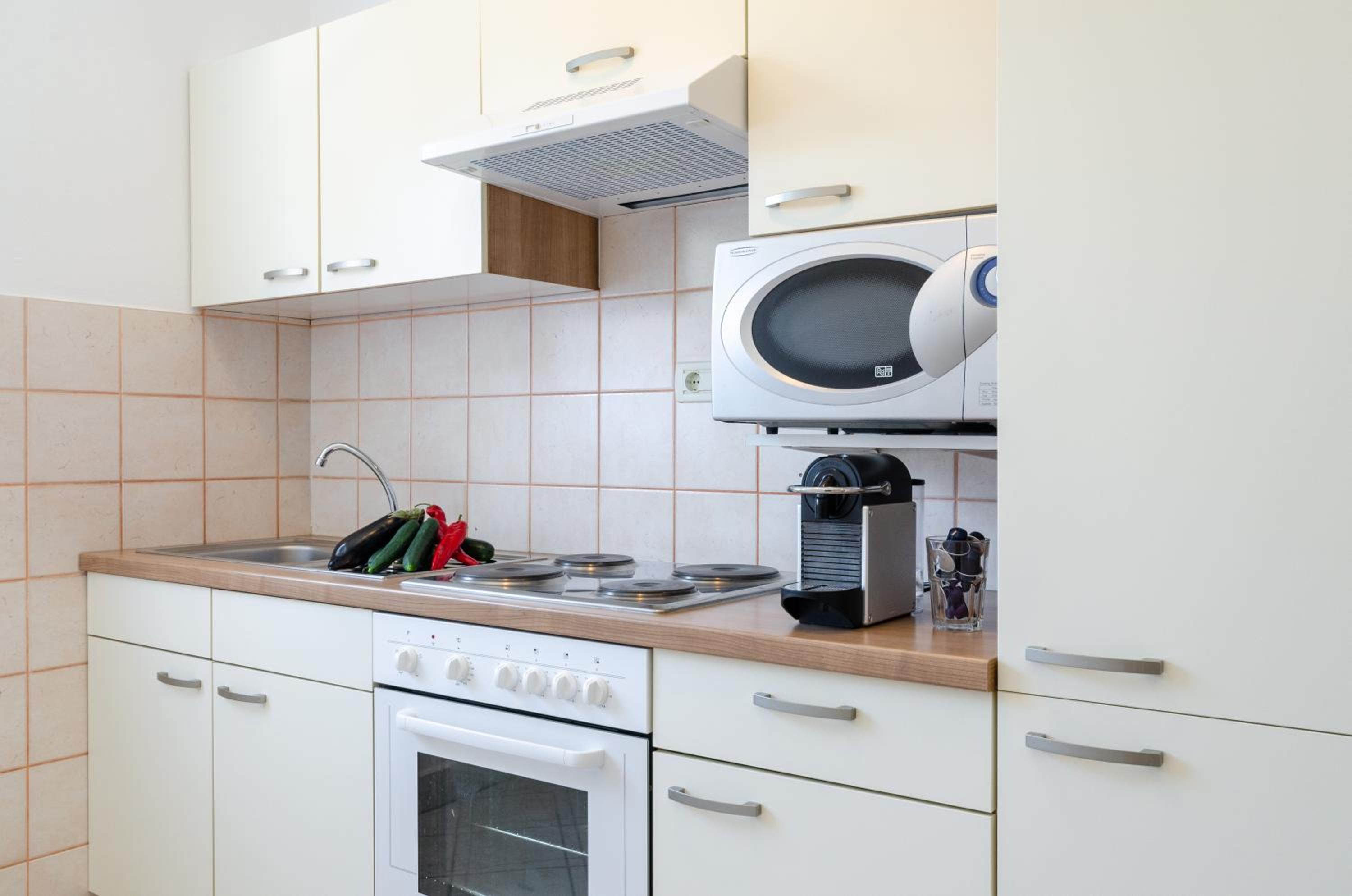 Apartment with Terrace - Photo 9
