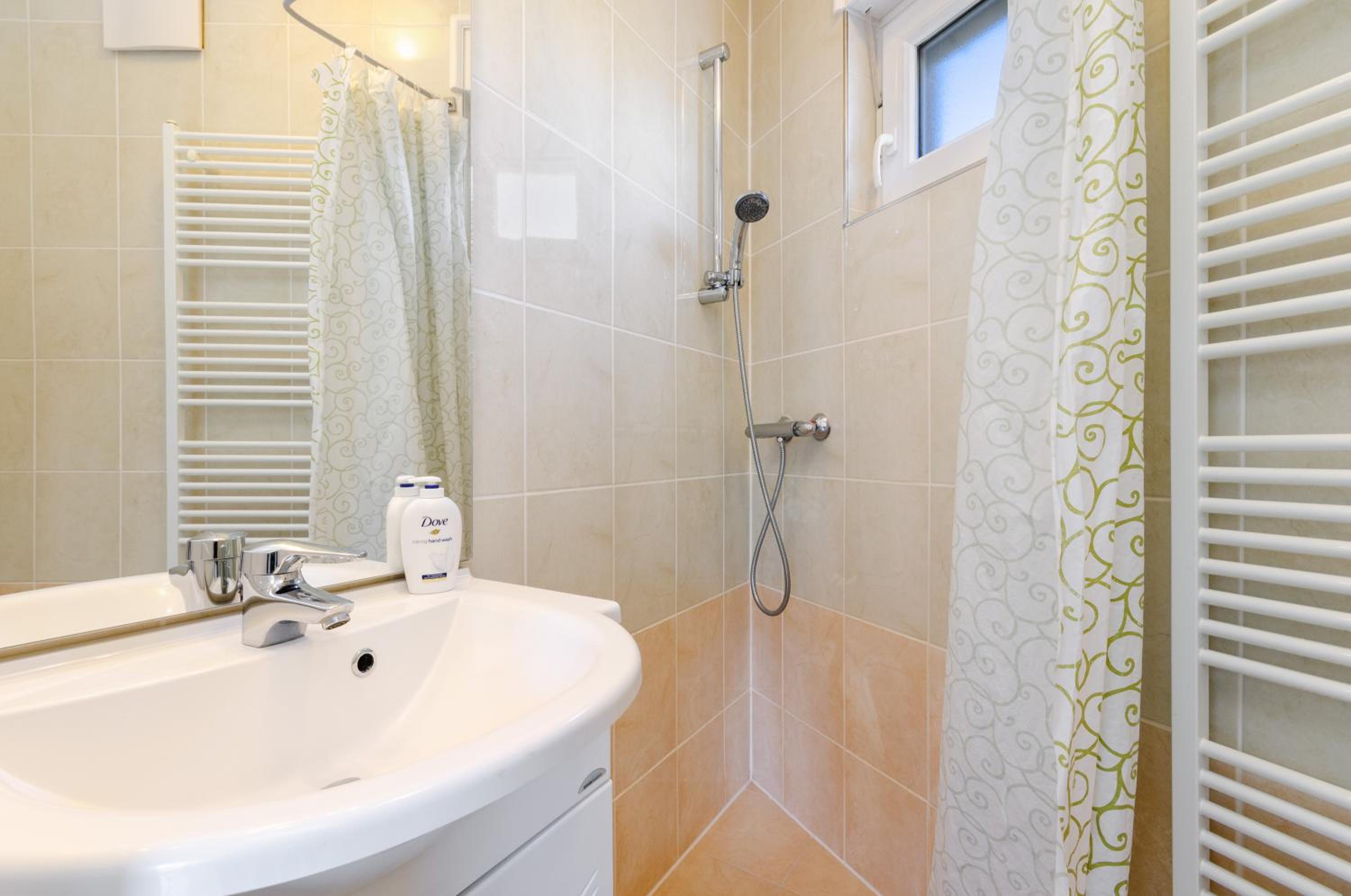 Studio Apartment - Photo 8