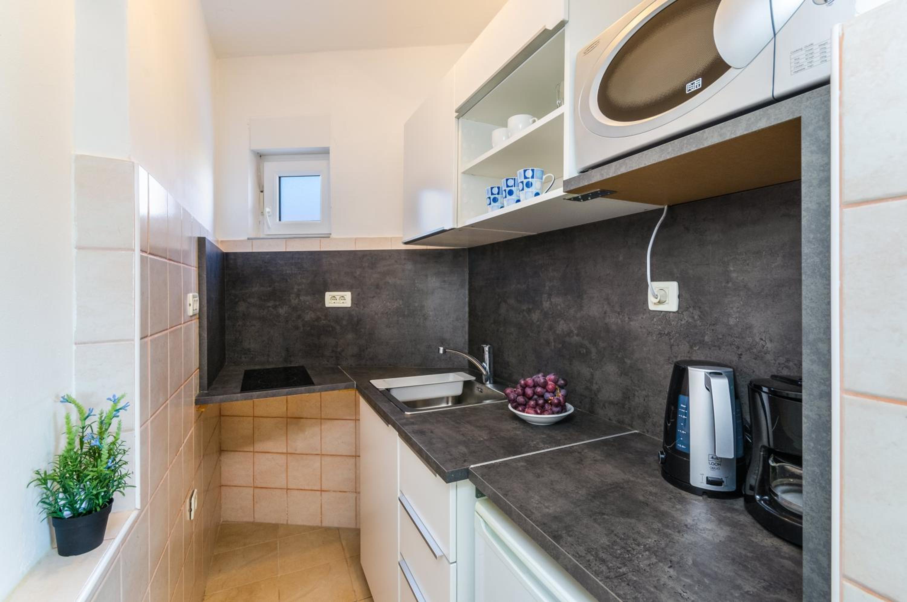 Studio Apartment - Photo 6