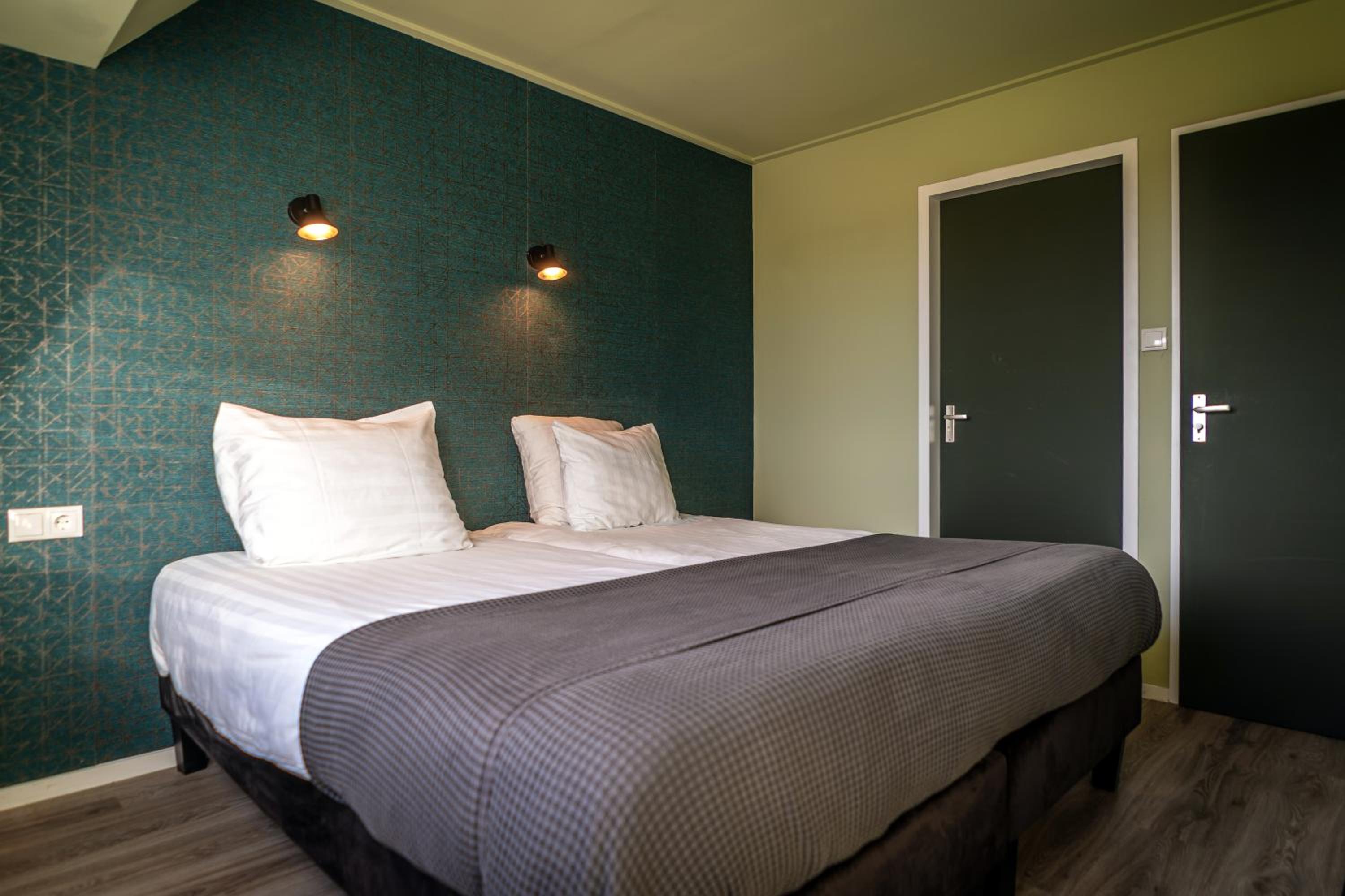 Double Room with Garden View - Photo 10