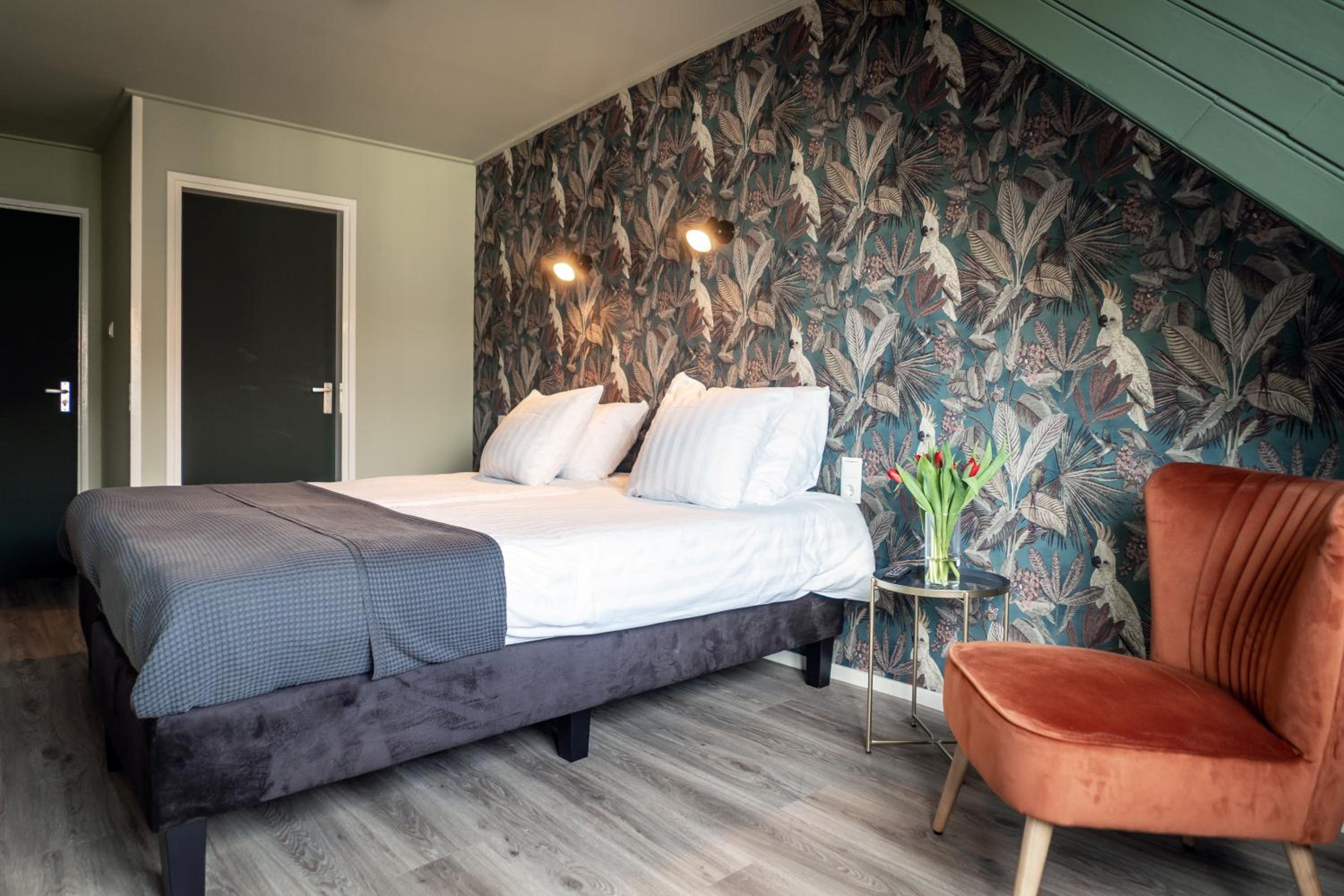 Large Double Room - Photo 4