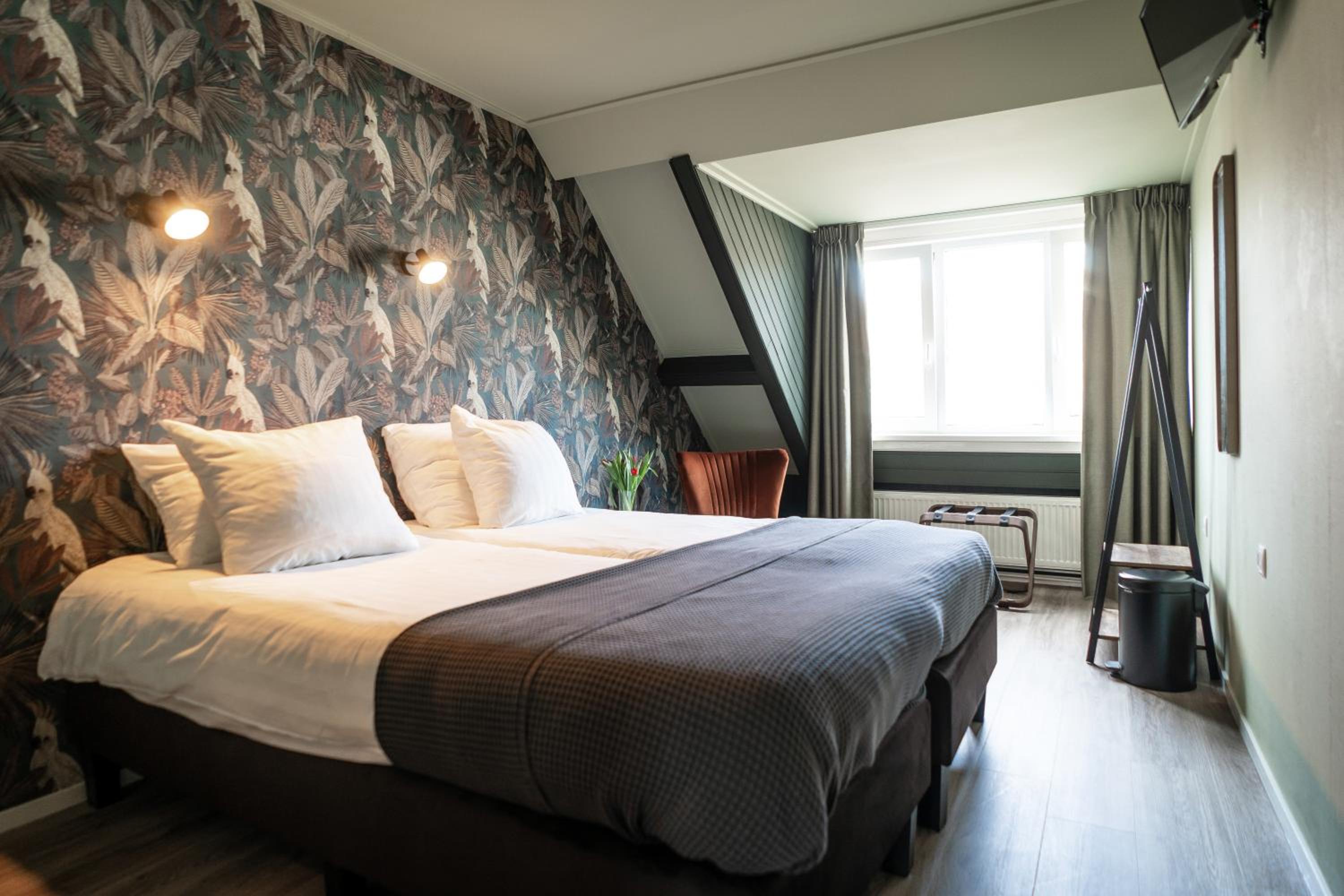 Large Double Room - Photo 5