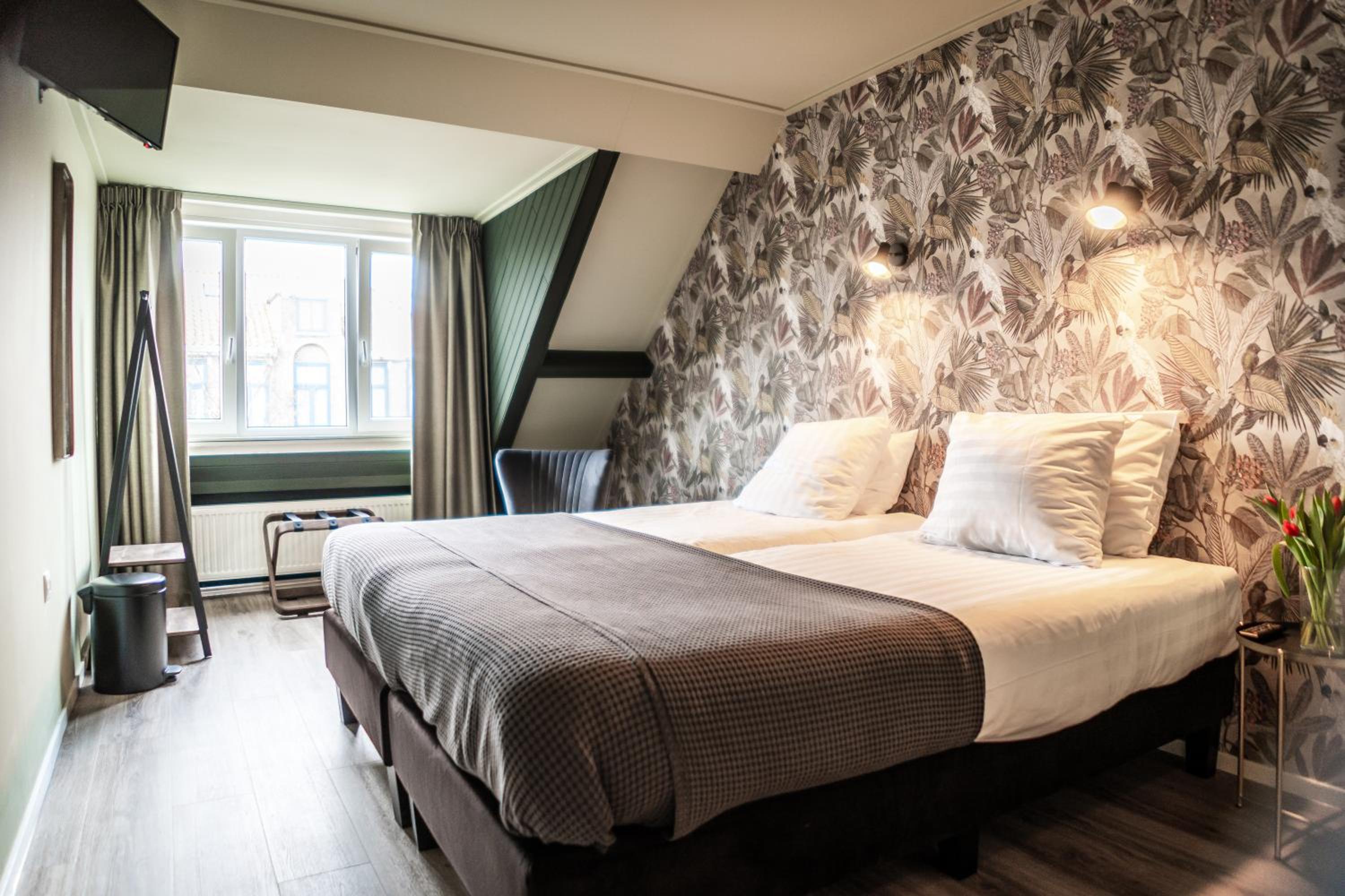 Large Double Room - Photo 2