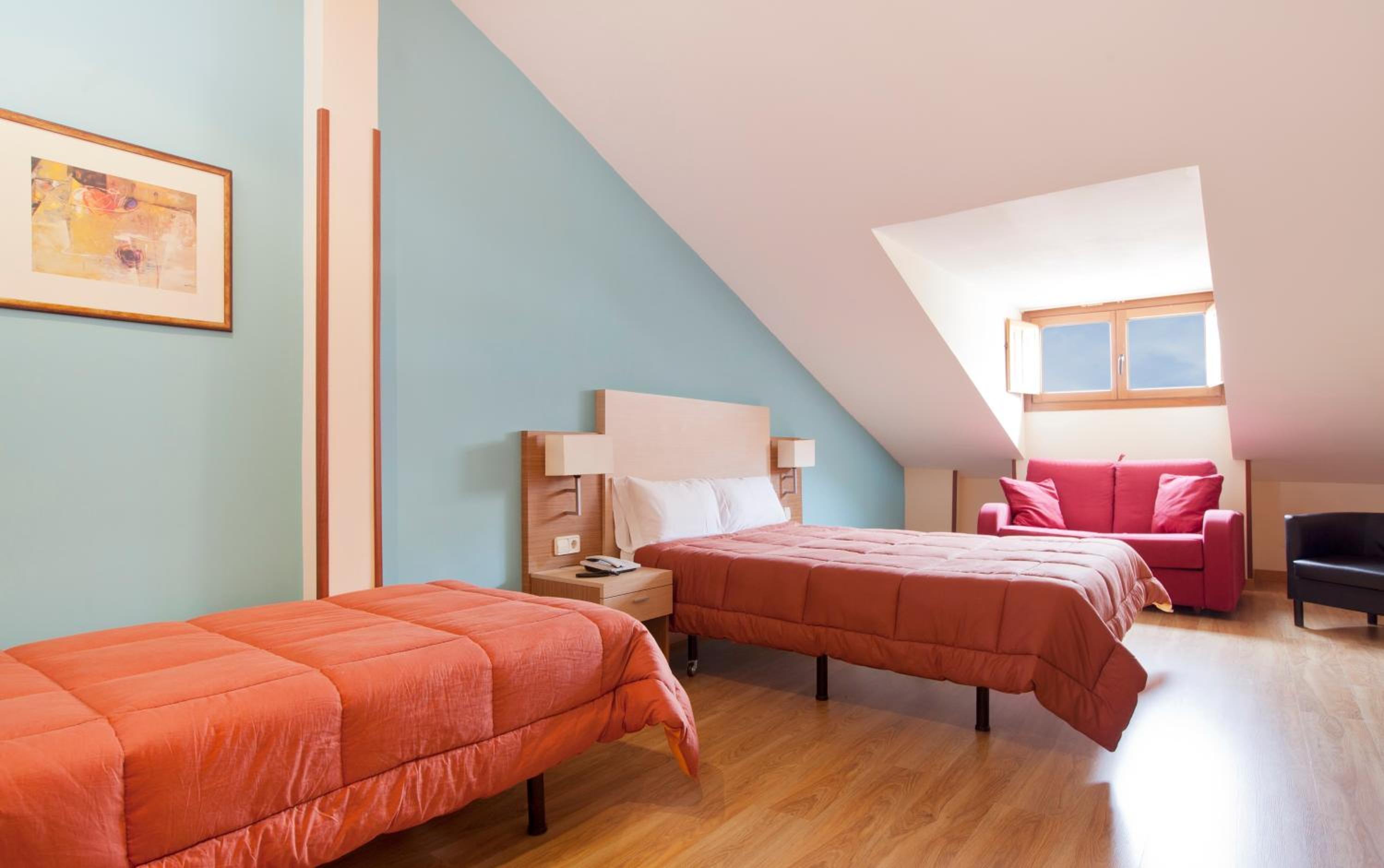 Habitación Doble con Tres Camas Extras
