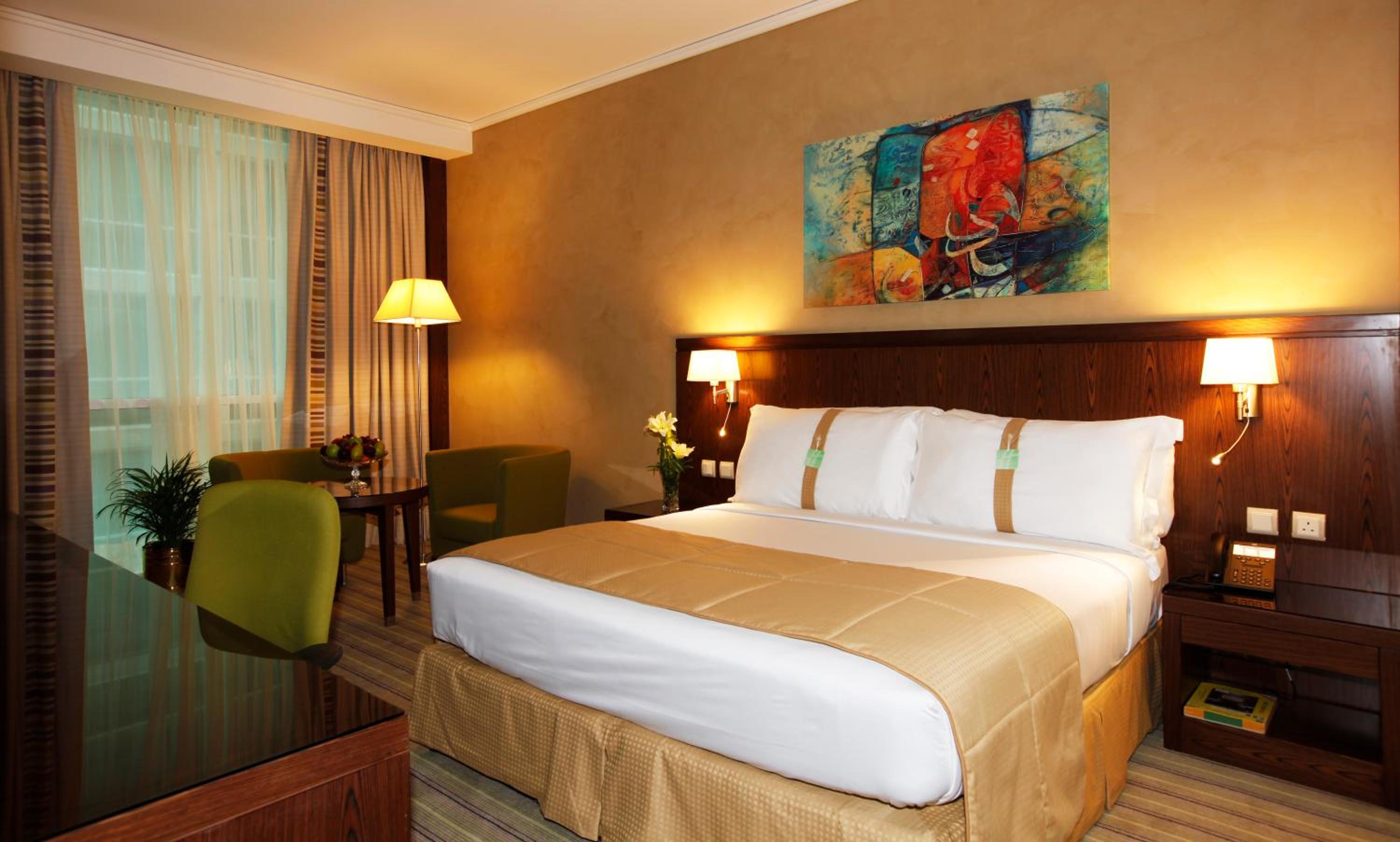 Premium King Room - Photo 4