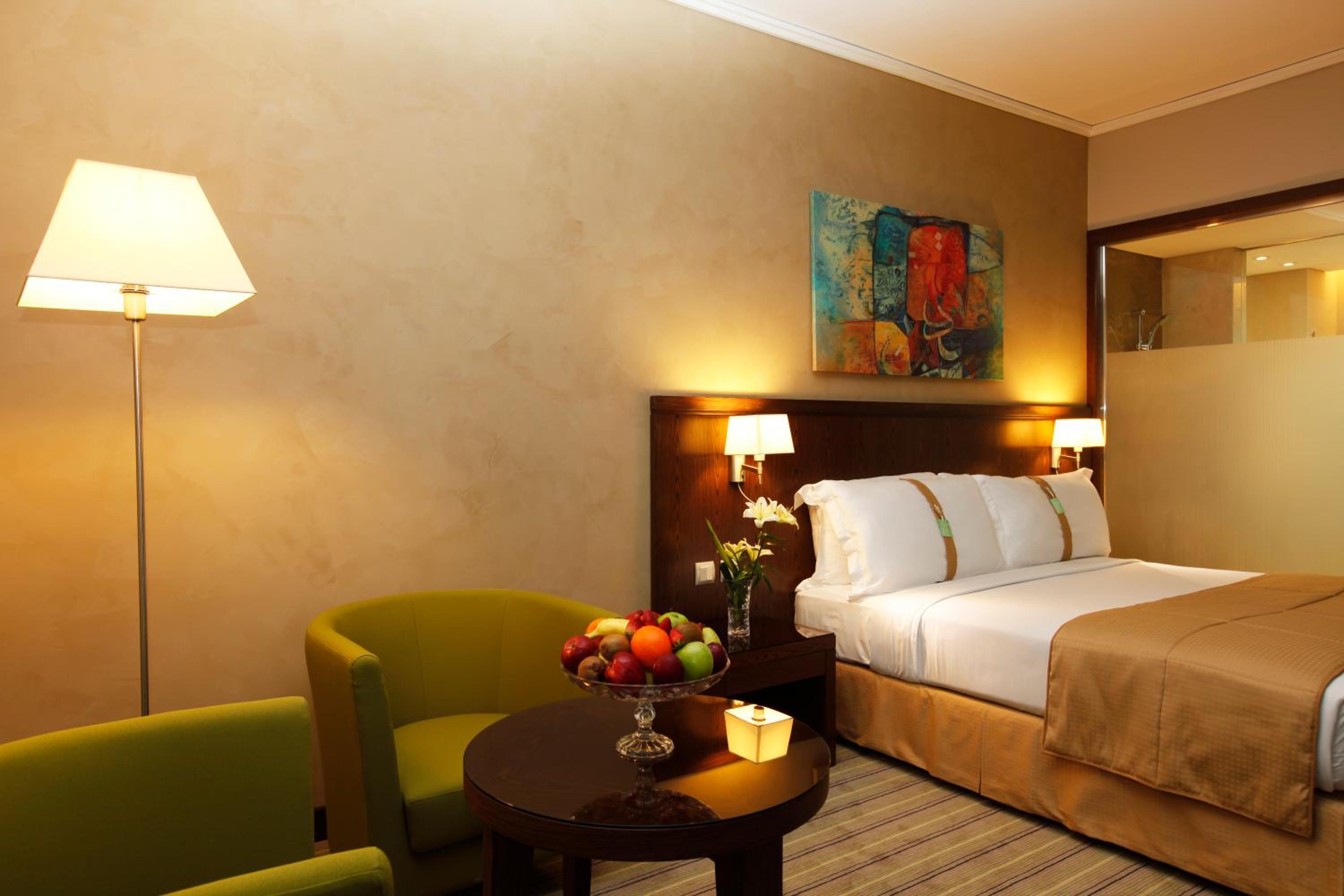Premium King Room - Photo 6