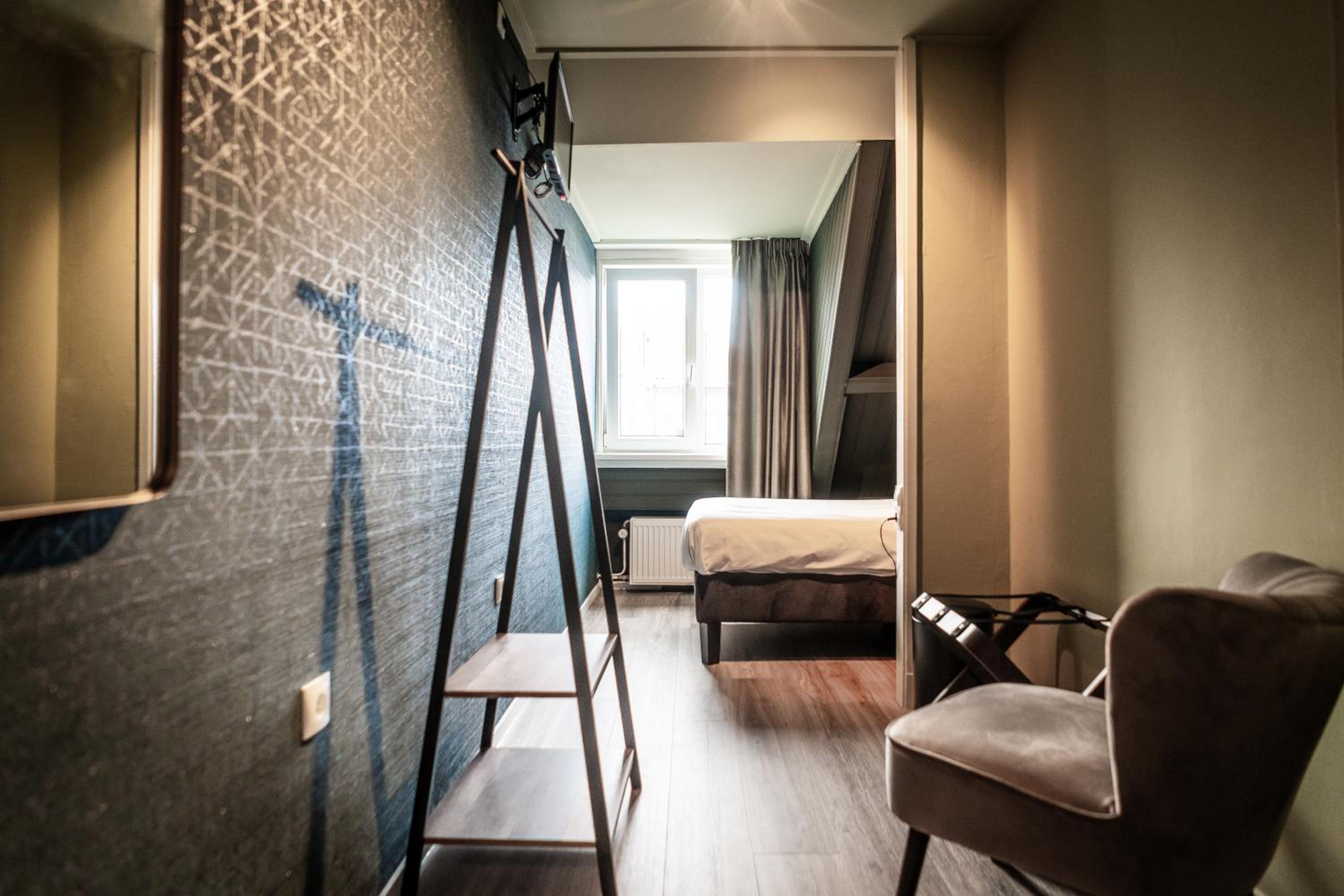 Single Room with Private Bathroom photo 3
