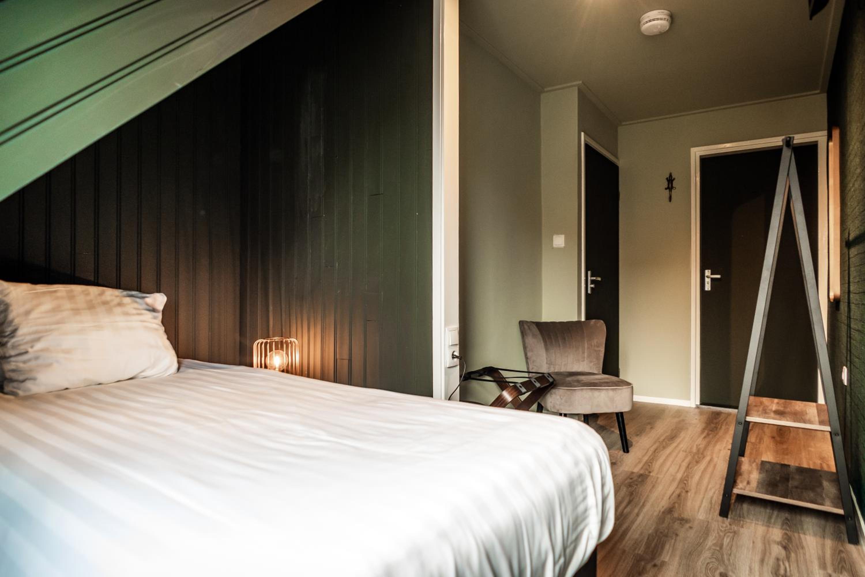 Single Room with Private Bathroom photo 1