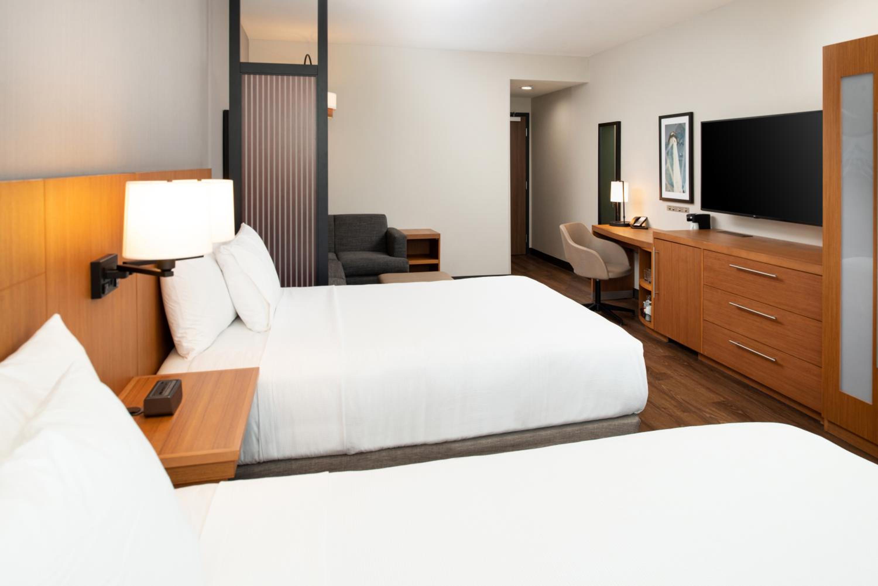 Standard Queen Room with Two Queen Beds and Sofa Bed - Photo 2