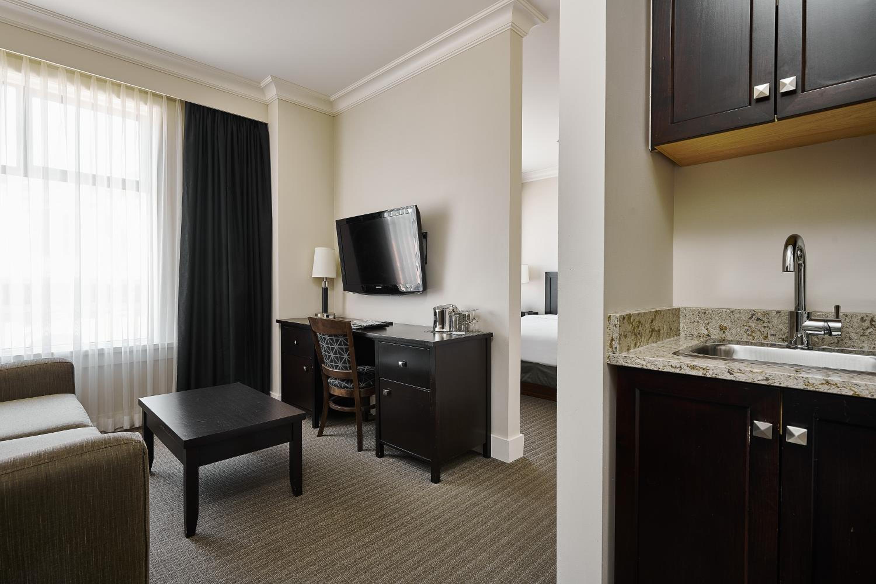 Superior Junior King Suite - Photo 3