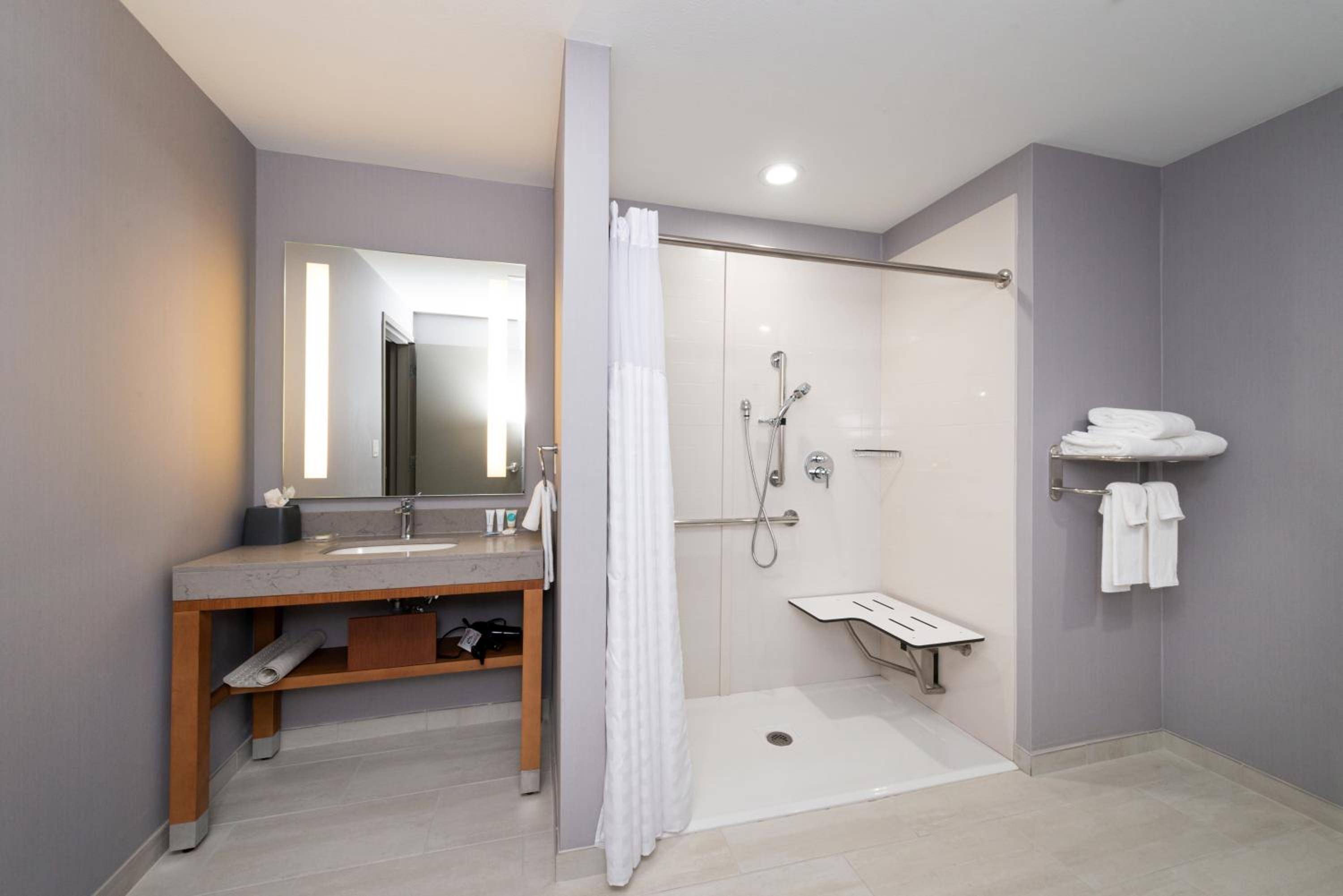 Queen Room with Two Queen Beds and Roll-In Shower - Disability Access