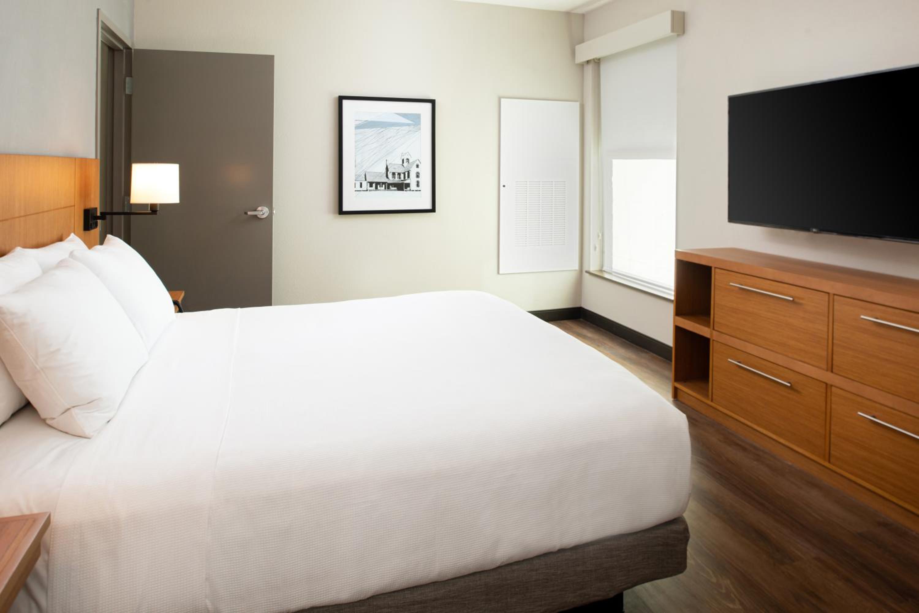 One-Bedroom King Suite with Sofa Bed - Photo 3