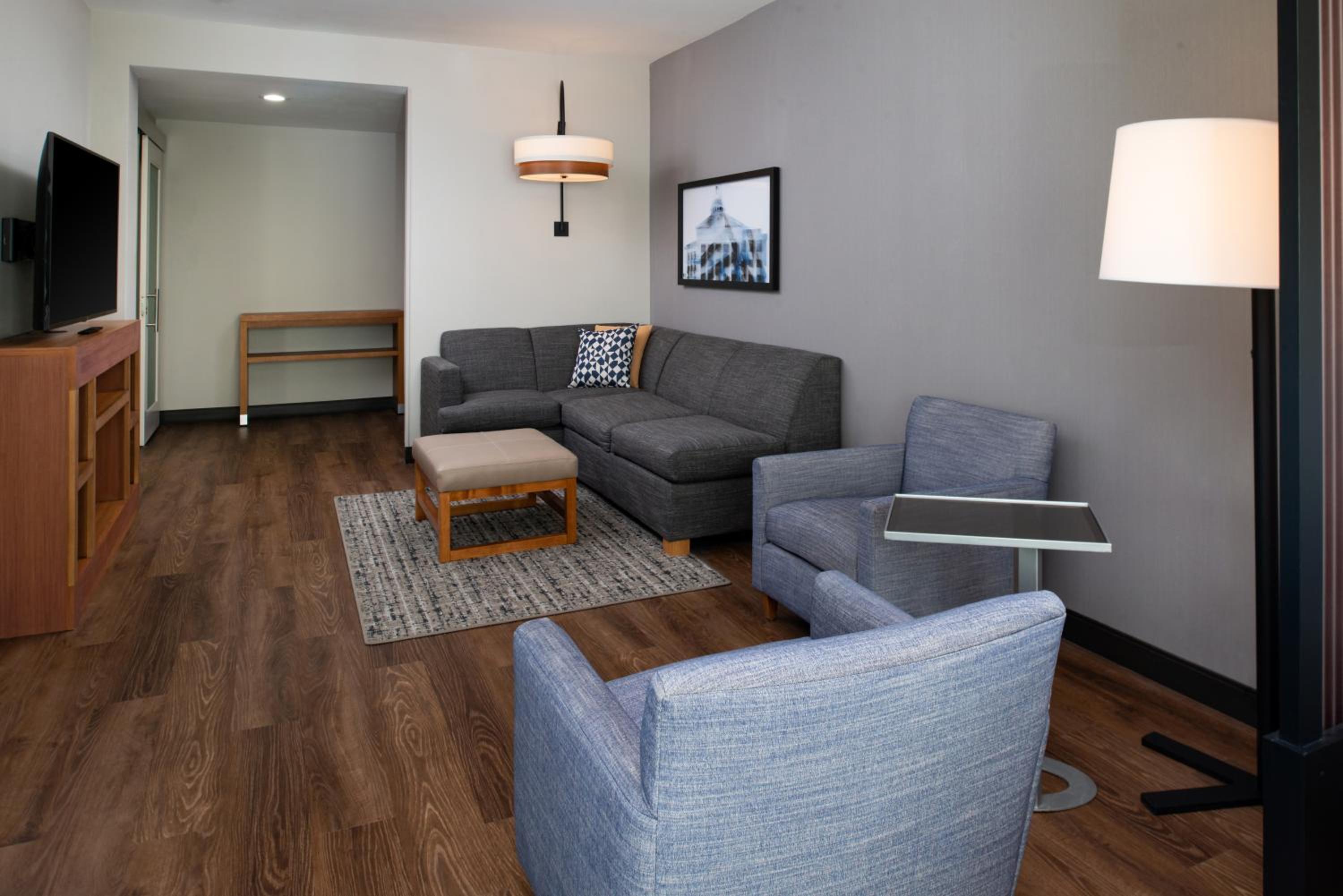 One-Bedroom King Suite with Sofa Bed - Photo 7