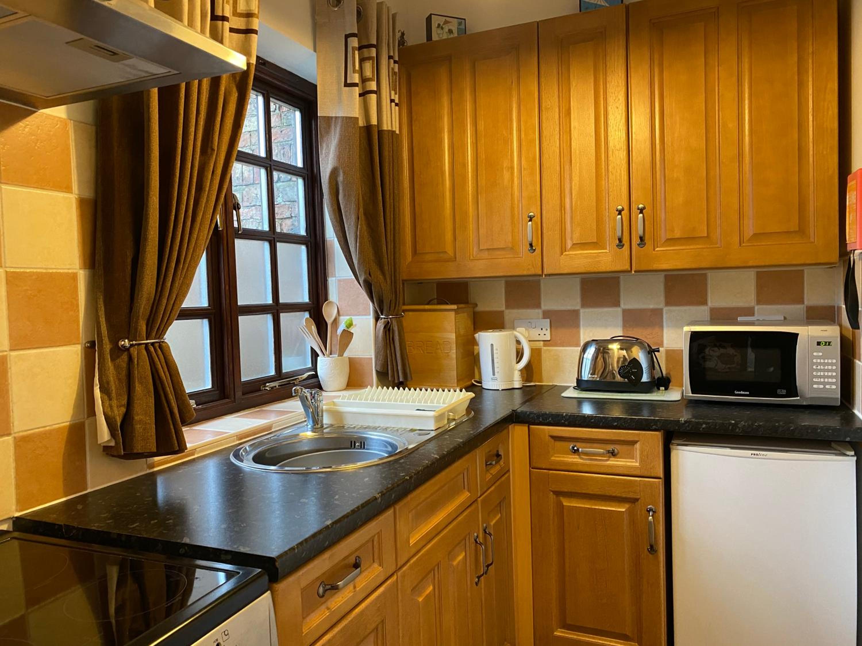 One-Bedroom Cottage - Photo 2