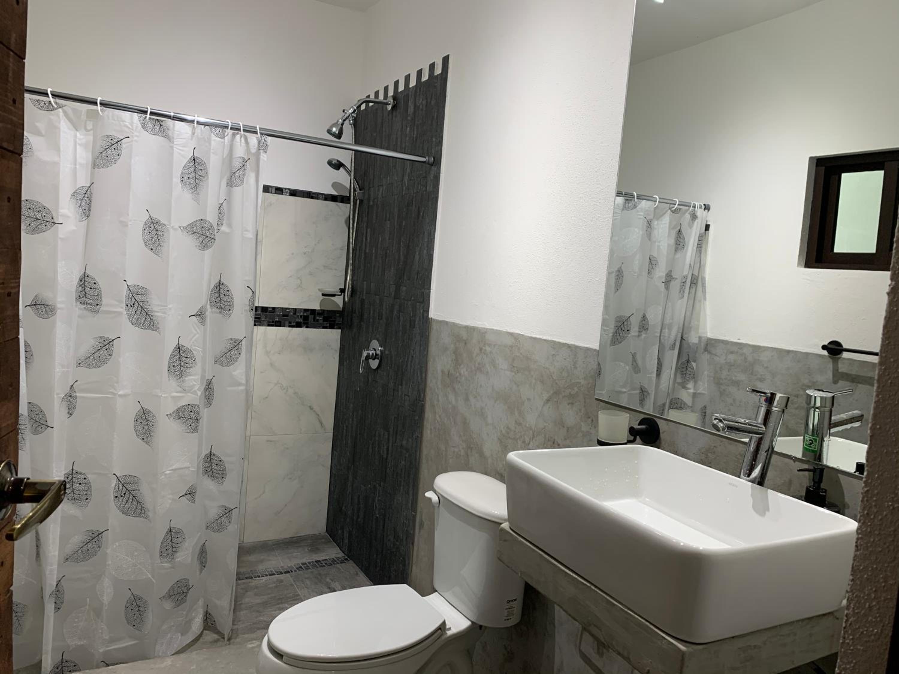 One-Bedroom Apartment - Photo 3