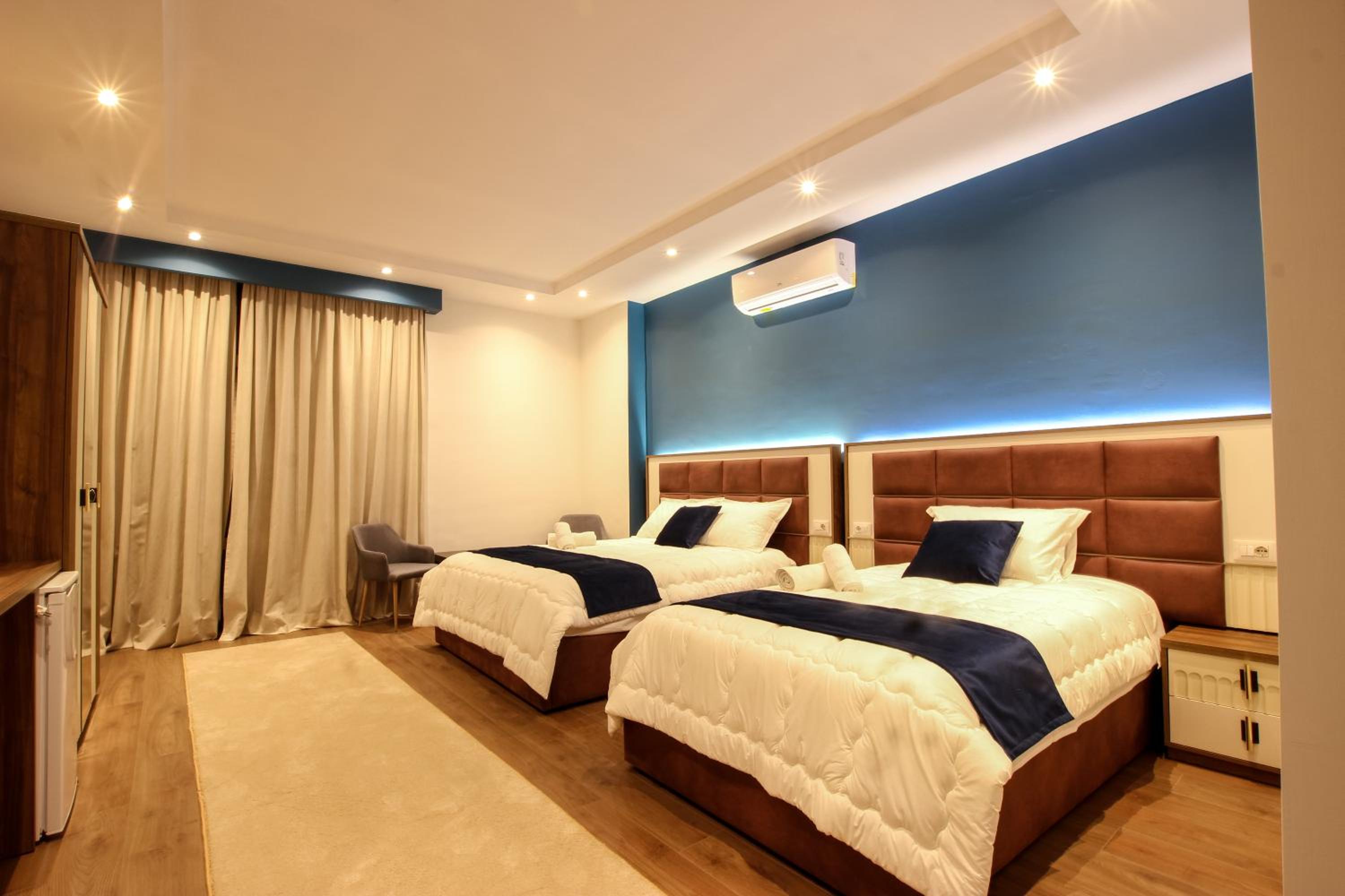 Deluxe Double Room (2 Adults + 1 Child)