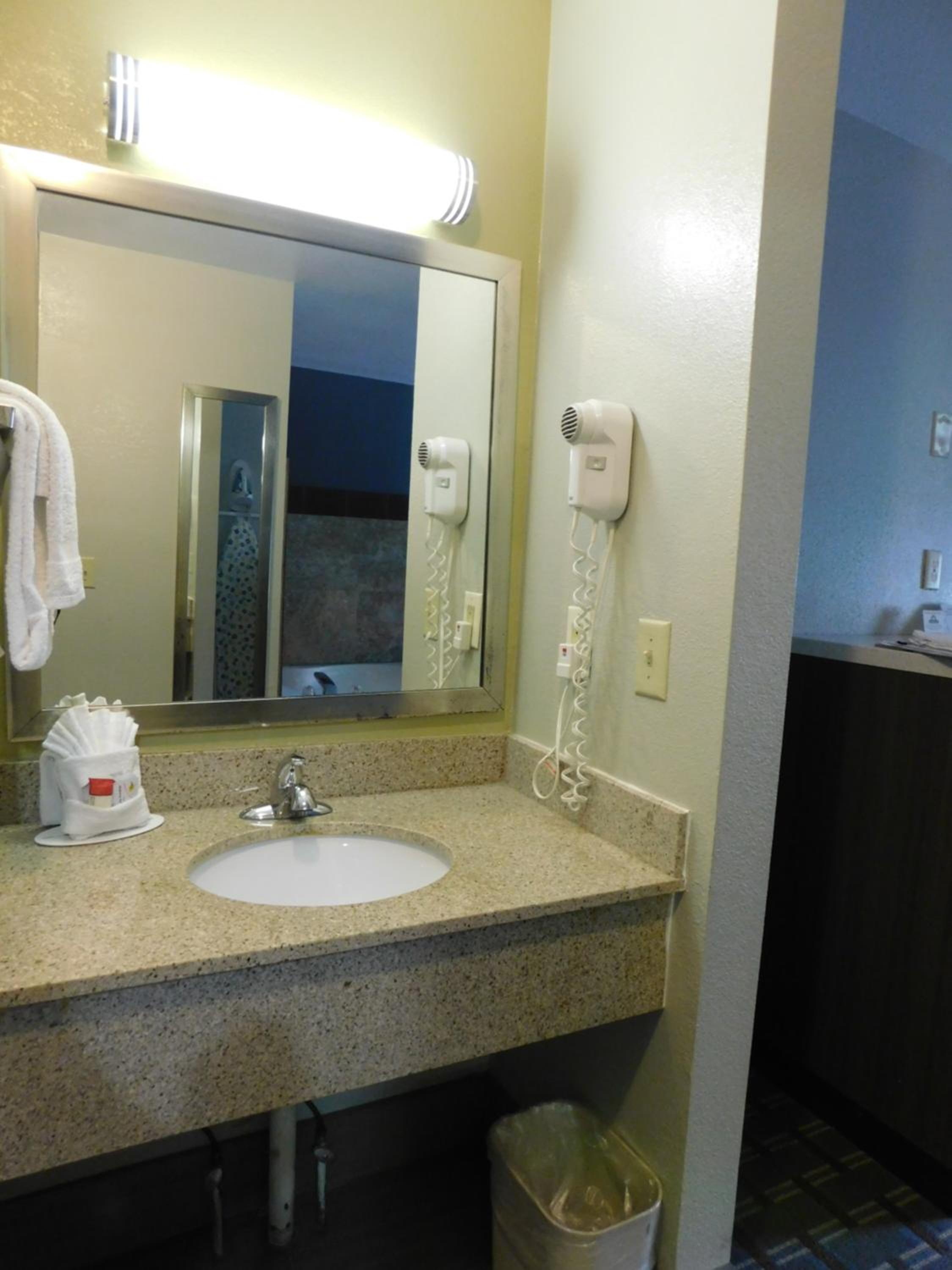 Deluxe King Studio Suite - Non-Smoking - Photo 2