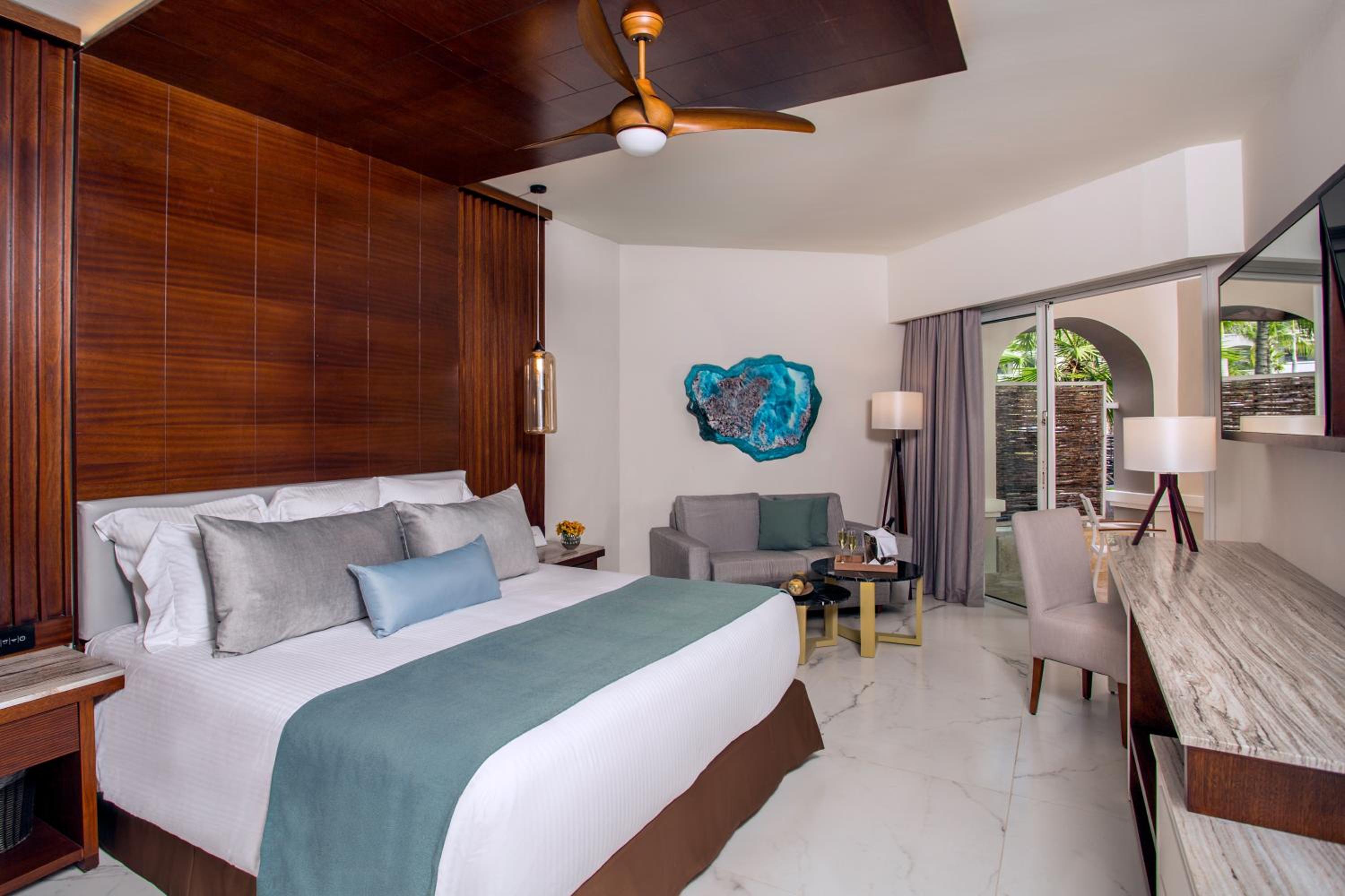 Junior Suite Tropical View King - Photo 1