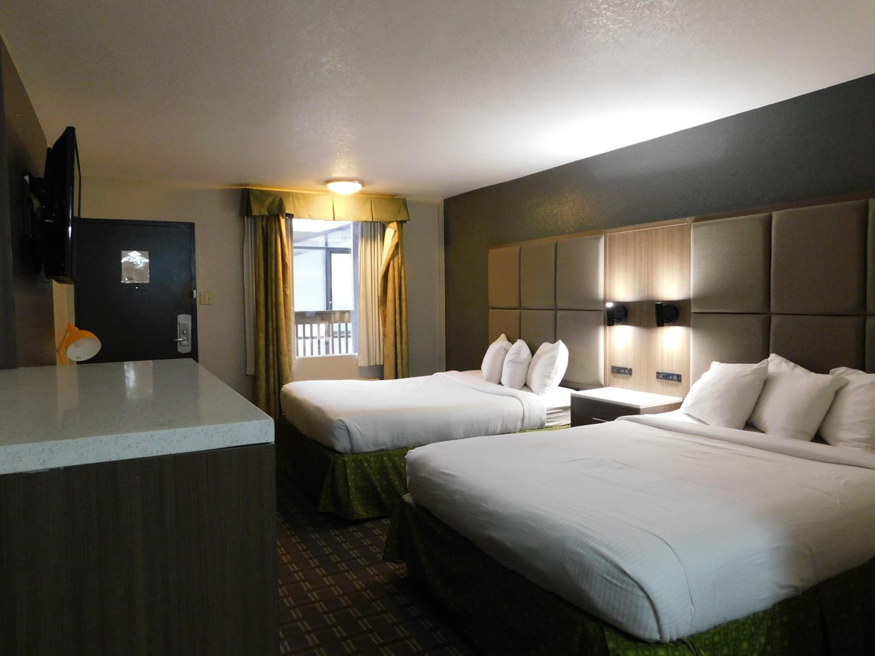 Standard Room, 2 Queen Beds, Non Smoking - Photo 6