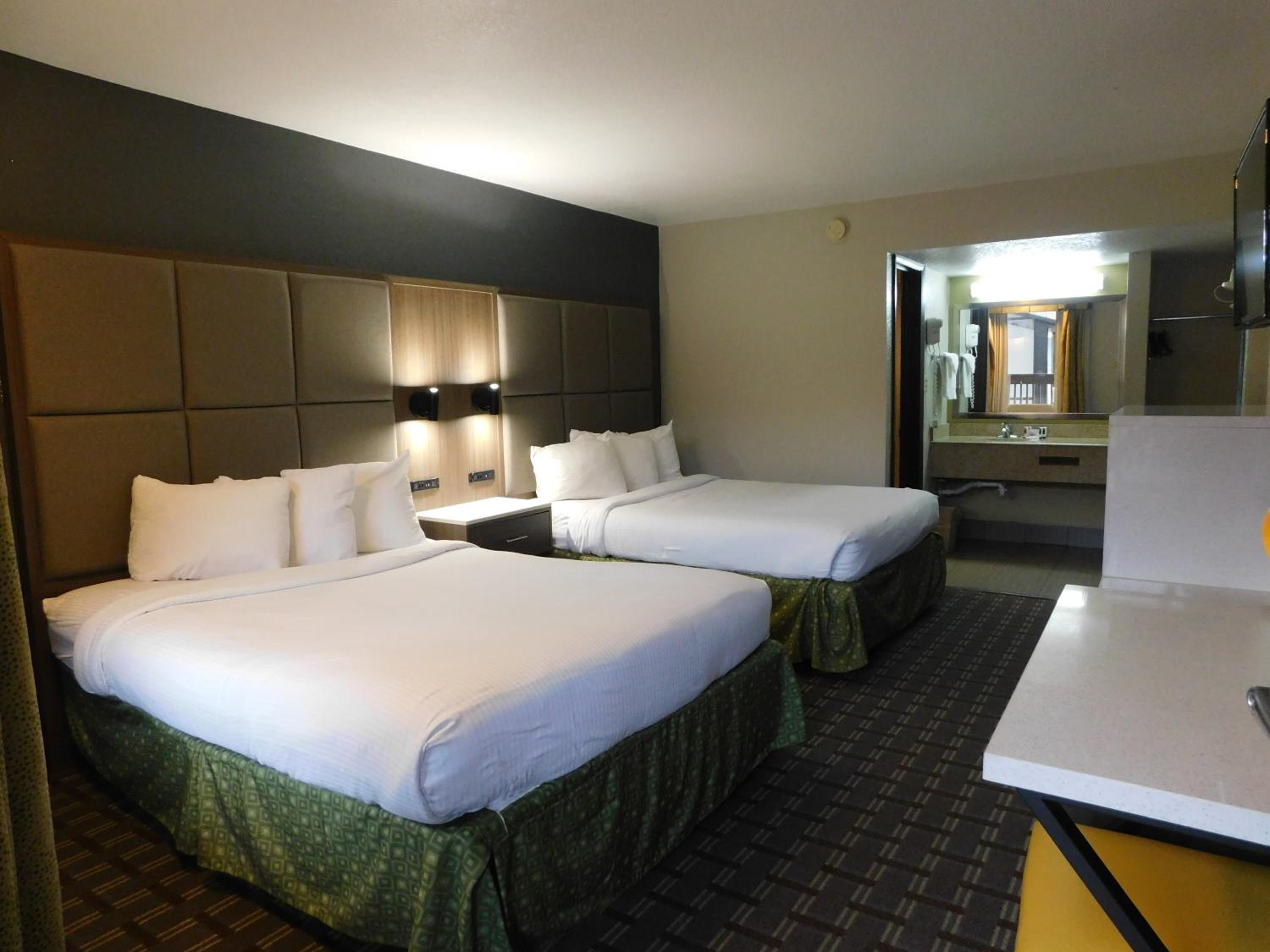 Standard Room, 2 Queen Beds, Non Smoking - Photo 1
