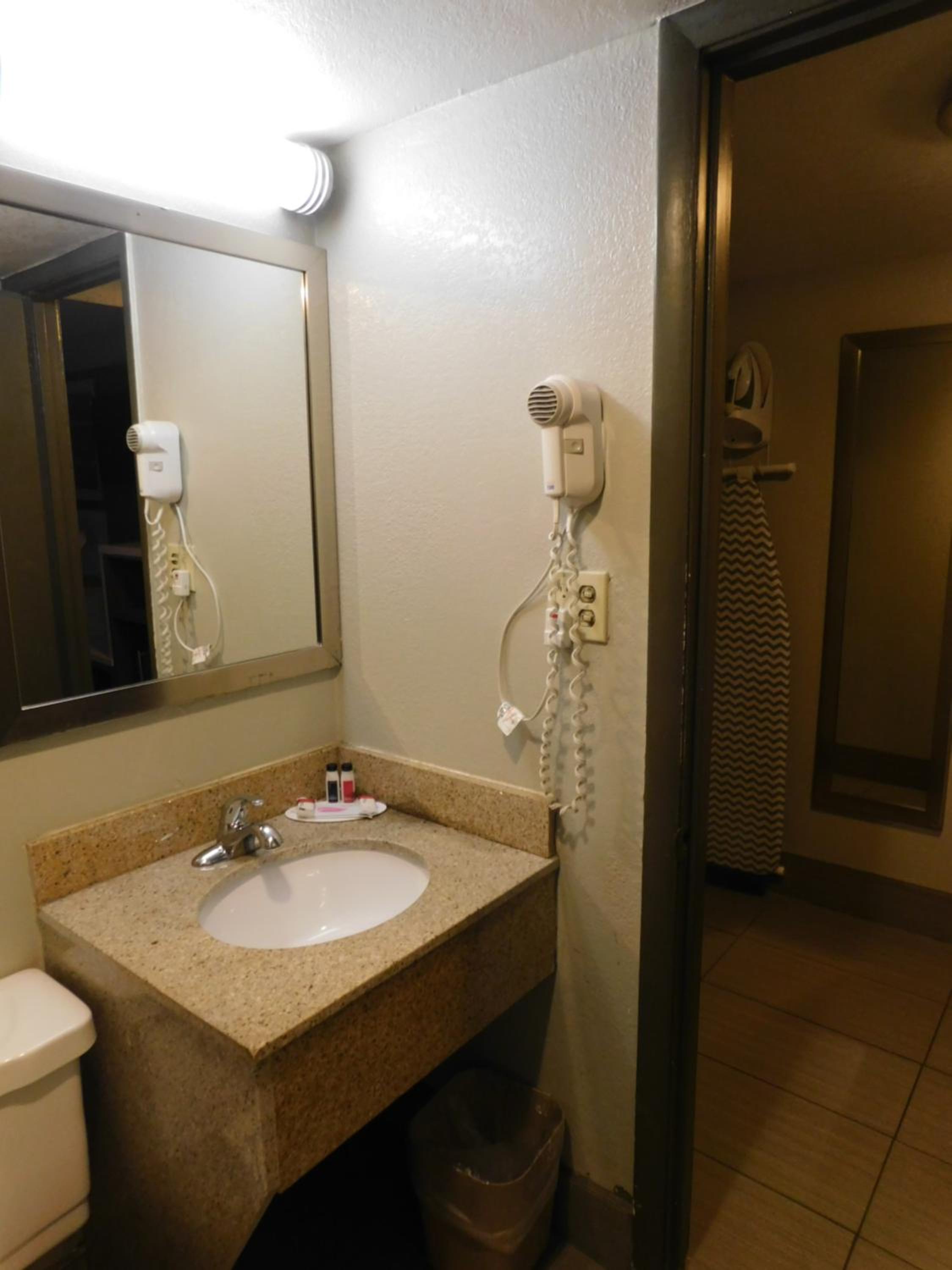 Deluxe Room, 1 King Bed, Non Smoking, Balcony - Photo 3