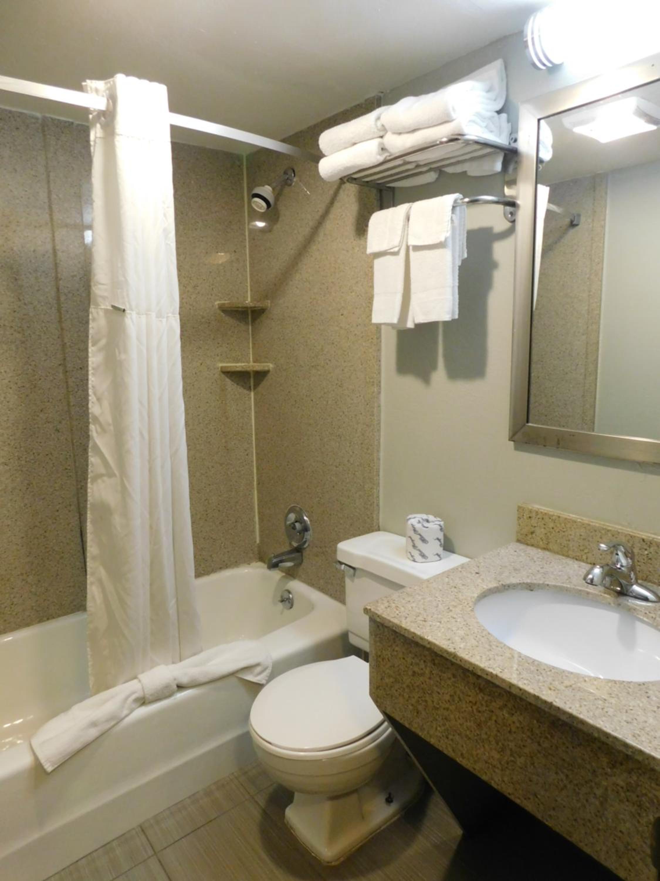 Deluxe Room, 1 King Bed, Non Smoking, Balcony - Photo 4