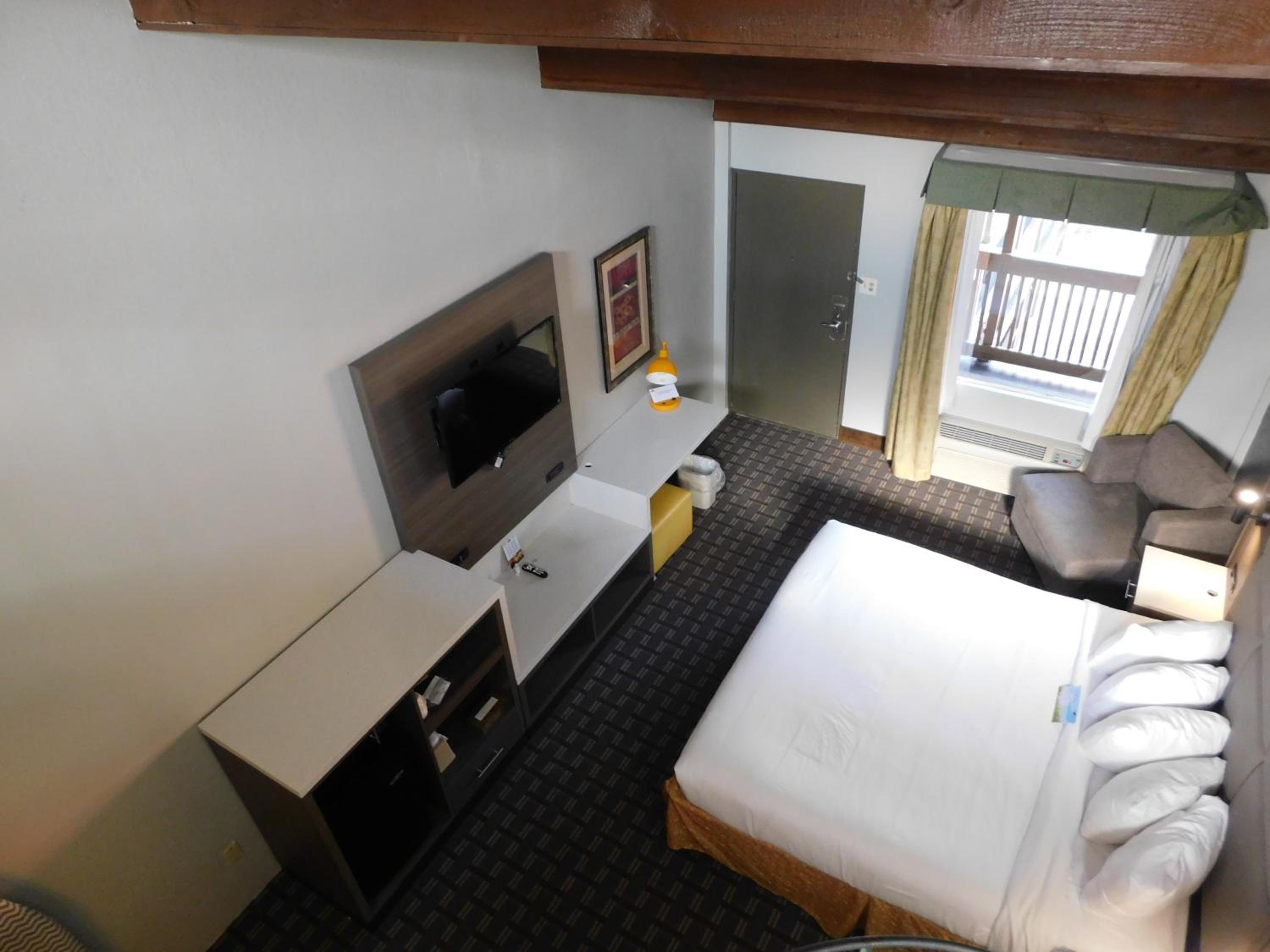 King Suite - Photo 1